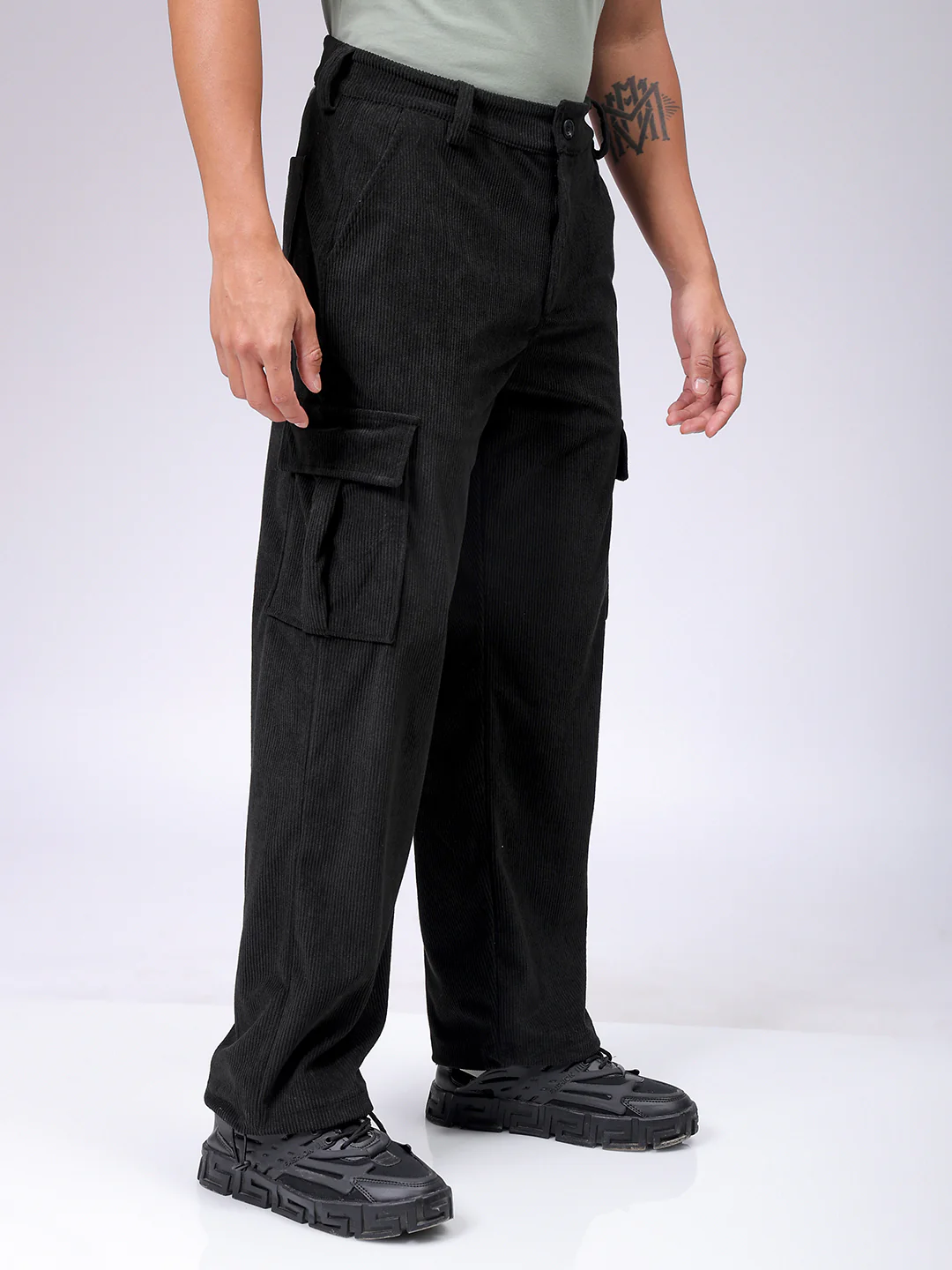 Men's Black Baggy Fit Textured Utility Cargo - Image 3