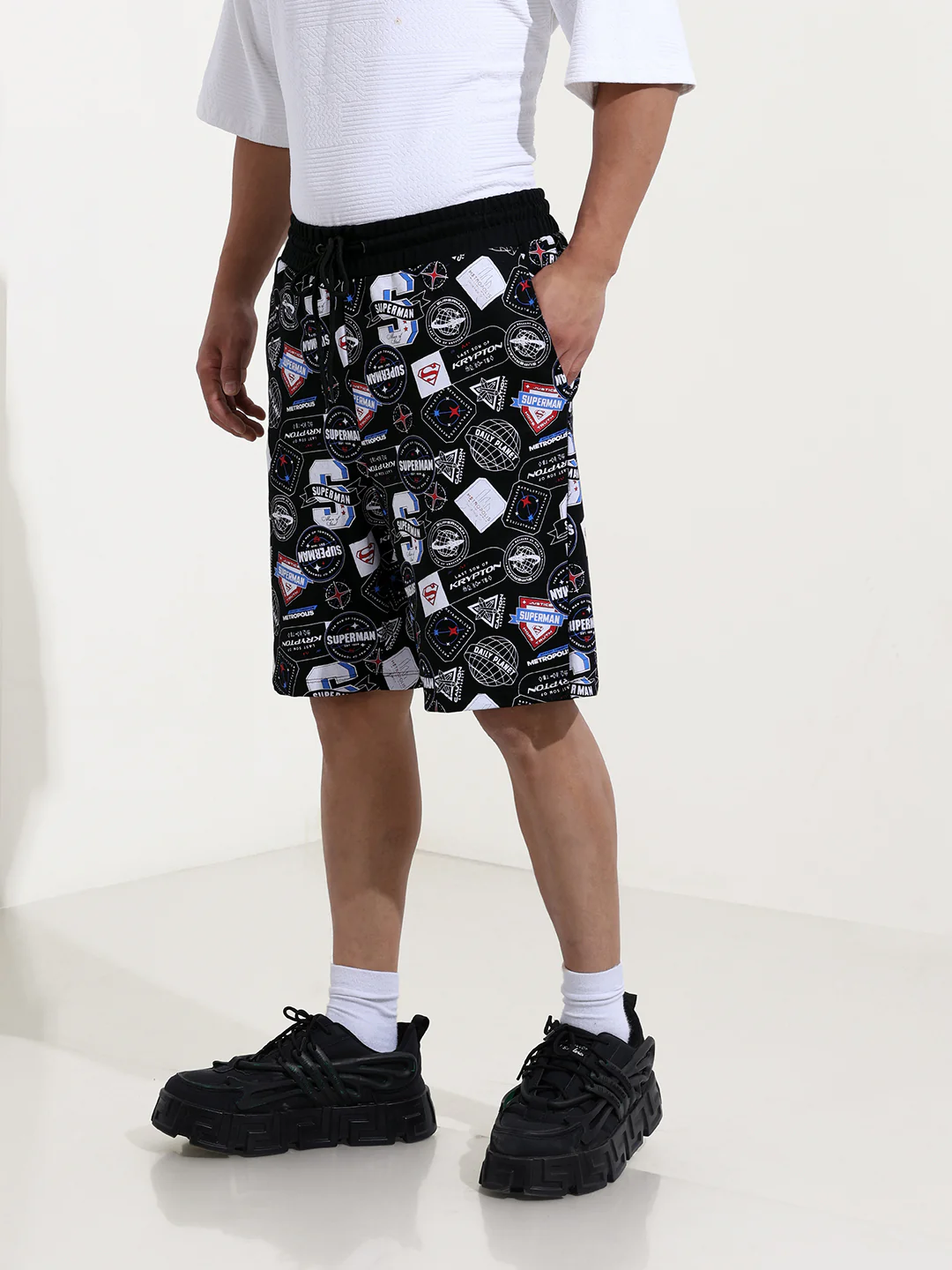 Men's Black Relaxed Fit Character Superman Printed Shorts - Image 4