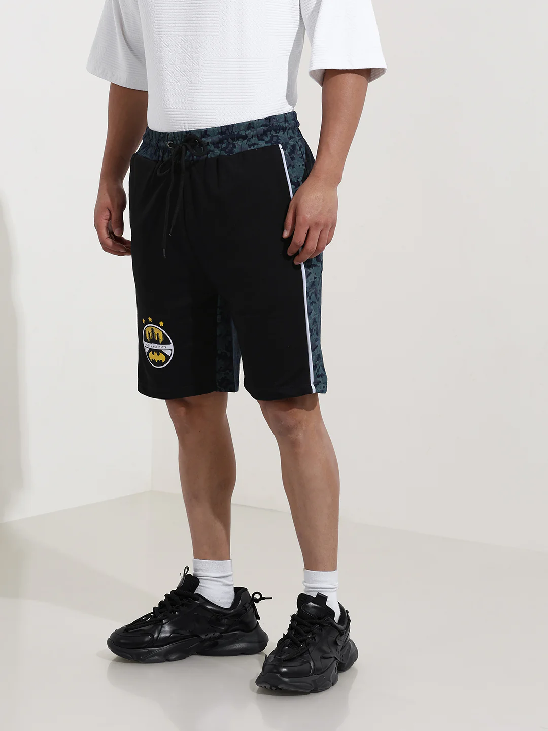 Men's Black Regular Fit Character Batman Printed Shorts - Image 3