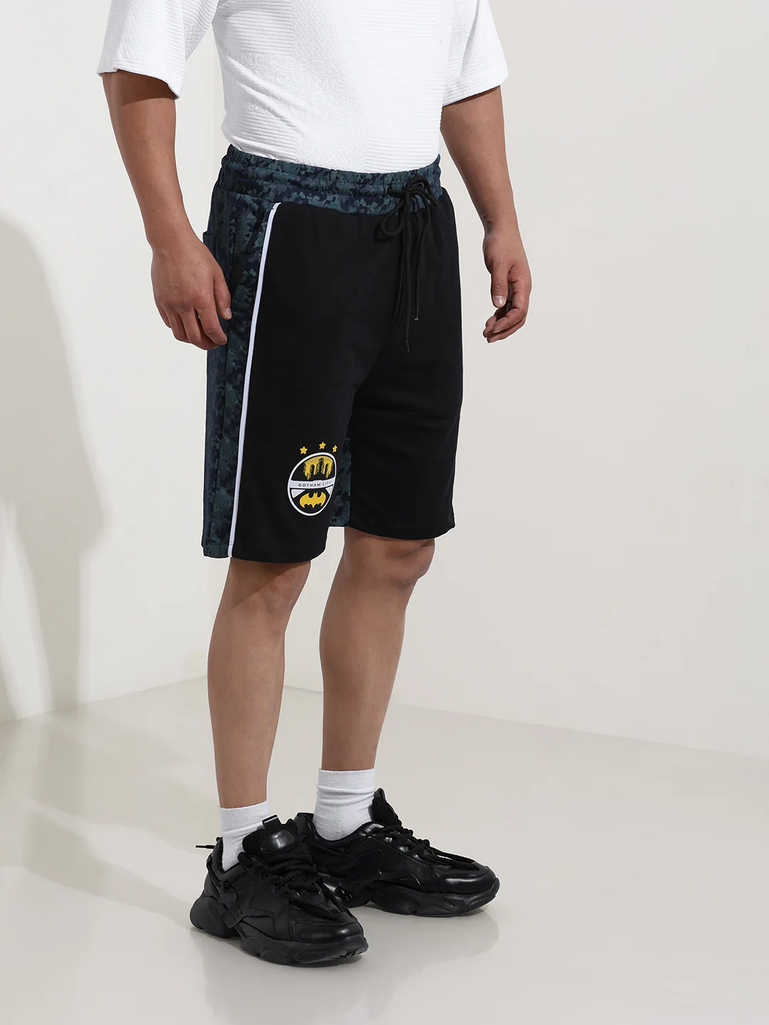 Men's Black Regular Fit Character Batman Printed Shorts - Image 4