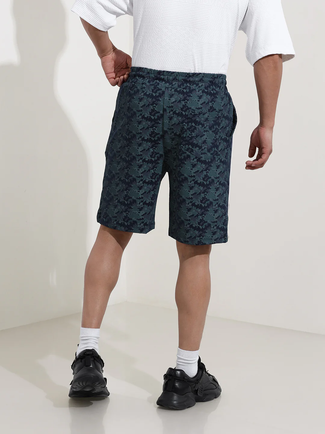 Men's Black Regular Fit Character Batman Printed Shorts - Image 6