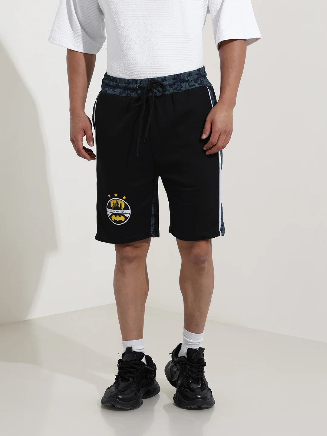 Men's Black Regular Fit Character Batman Printed Shorts - Image 7