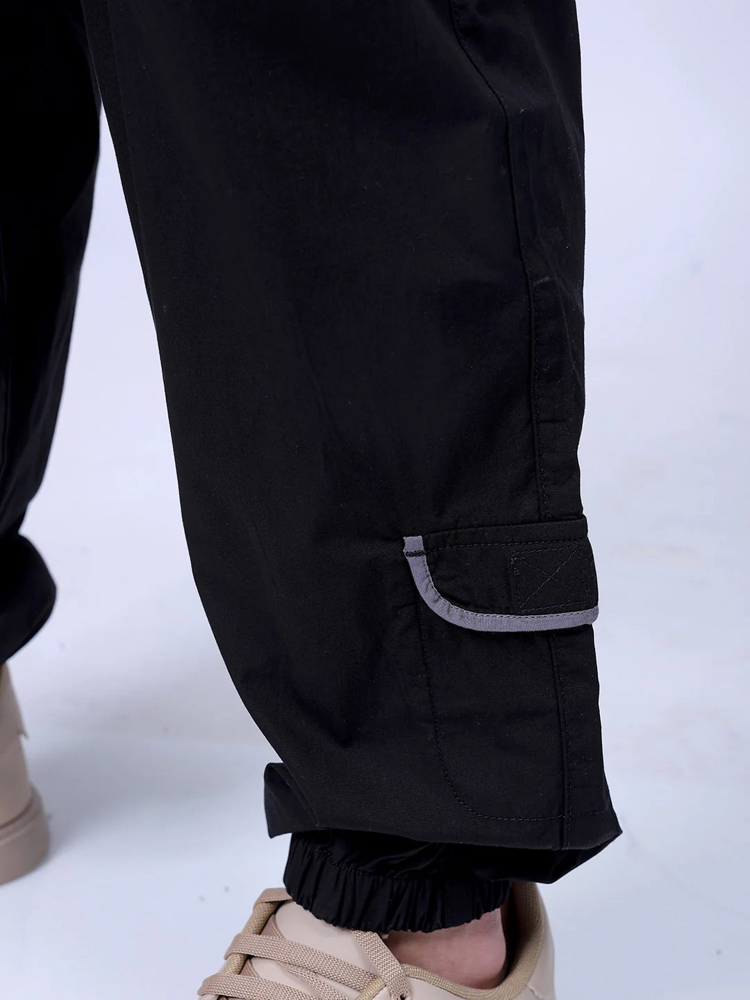 Men's Black Loose Fit Solid Casual Jogger - Image 9