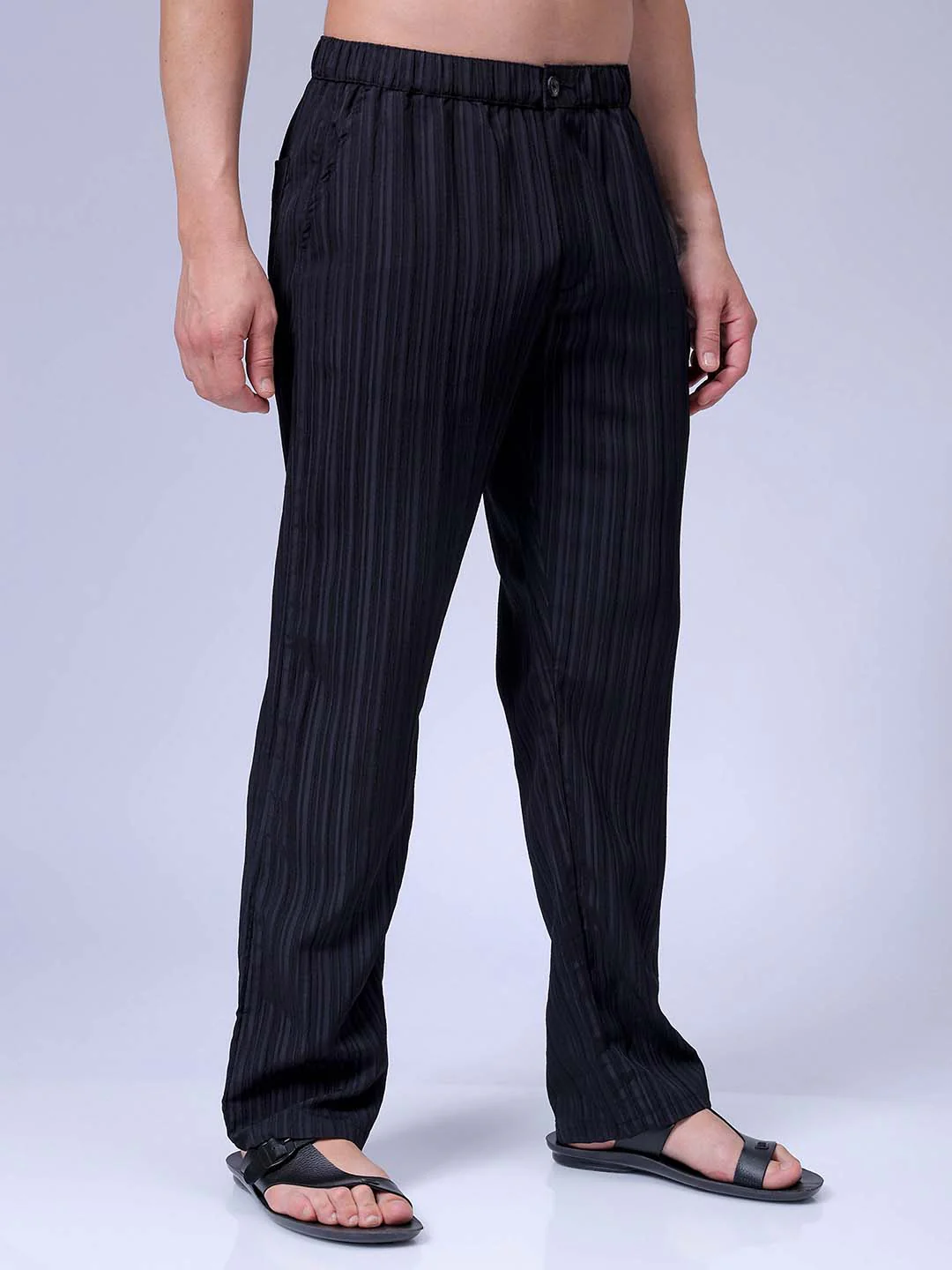 Men's Black Loose Fit Textured Resort Wear Trouser - Image 3