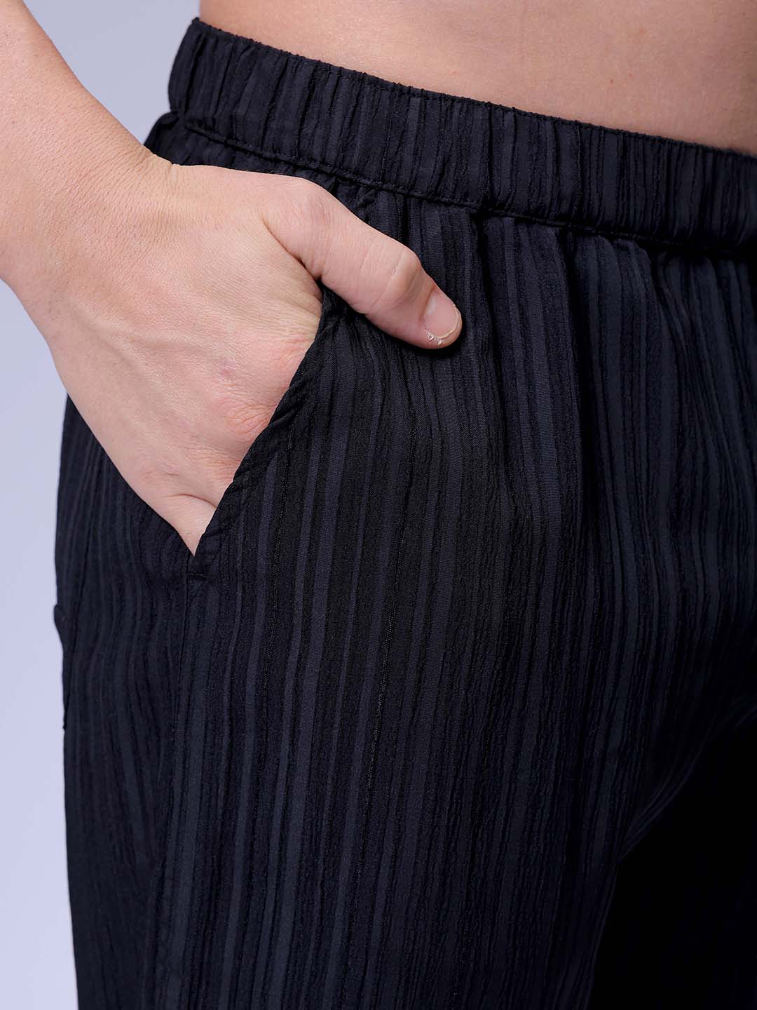 Men's Black Loose Fit Textured Resort Wear Trouser - Image 7