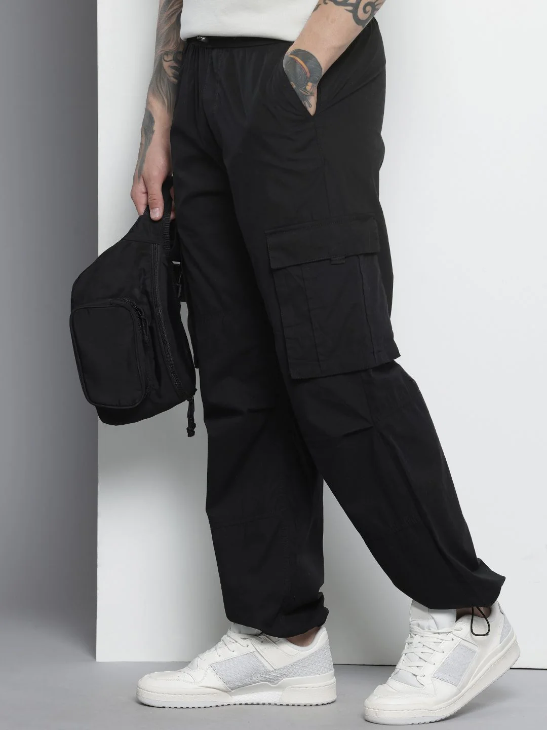 Men's Black Relaxed Fit Solid Utility Cargo - Image 2