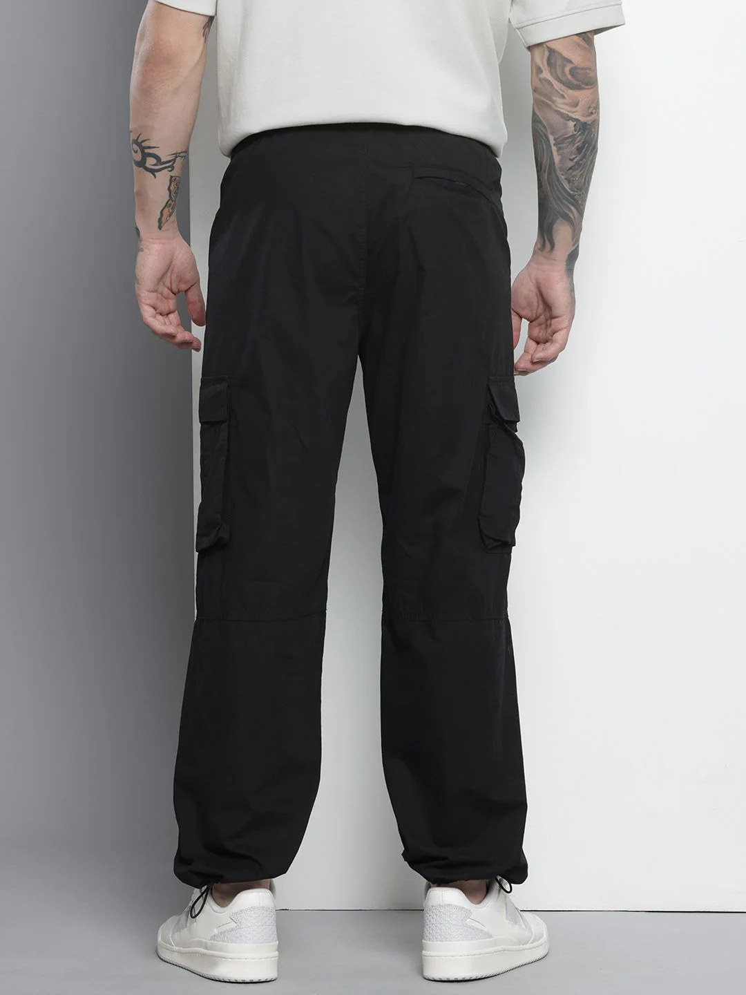 Men's Black Relaxed Fit Solid Utility Cargo - Image 4