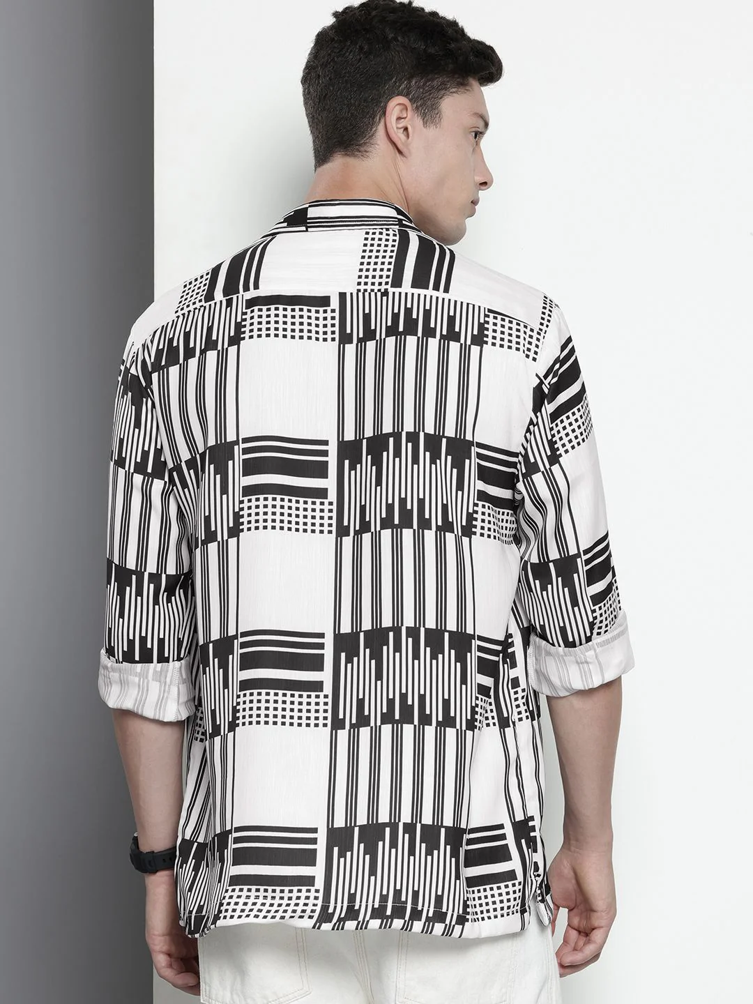 Men's Black Relaxed Fit Geometric Print Resort Wear Shirt - Image 4
