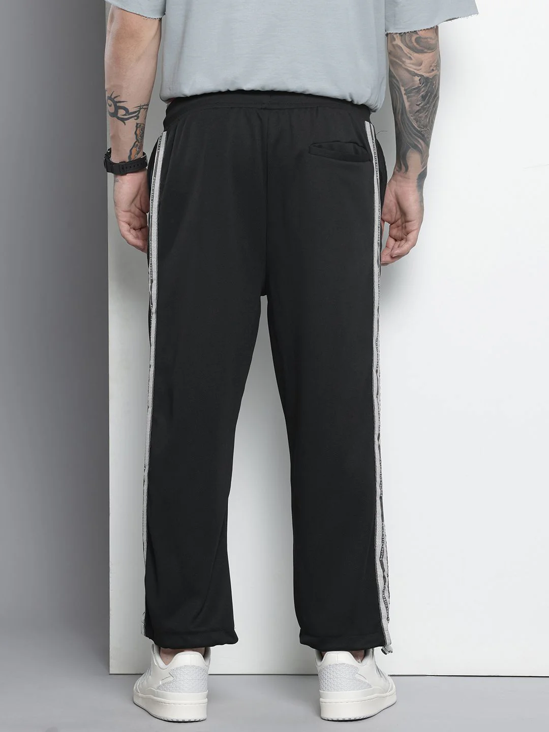 Men's Black Relaxed Fit Printed Street Wear Jogger - Image 4