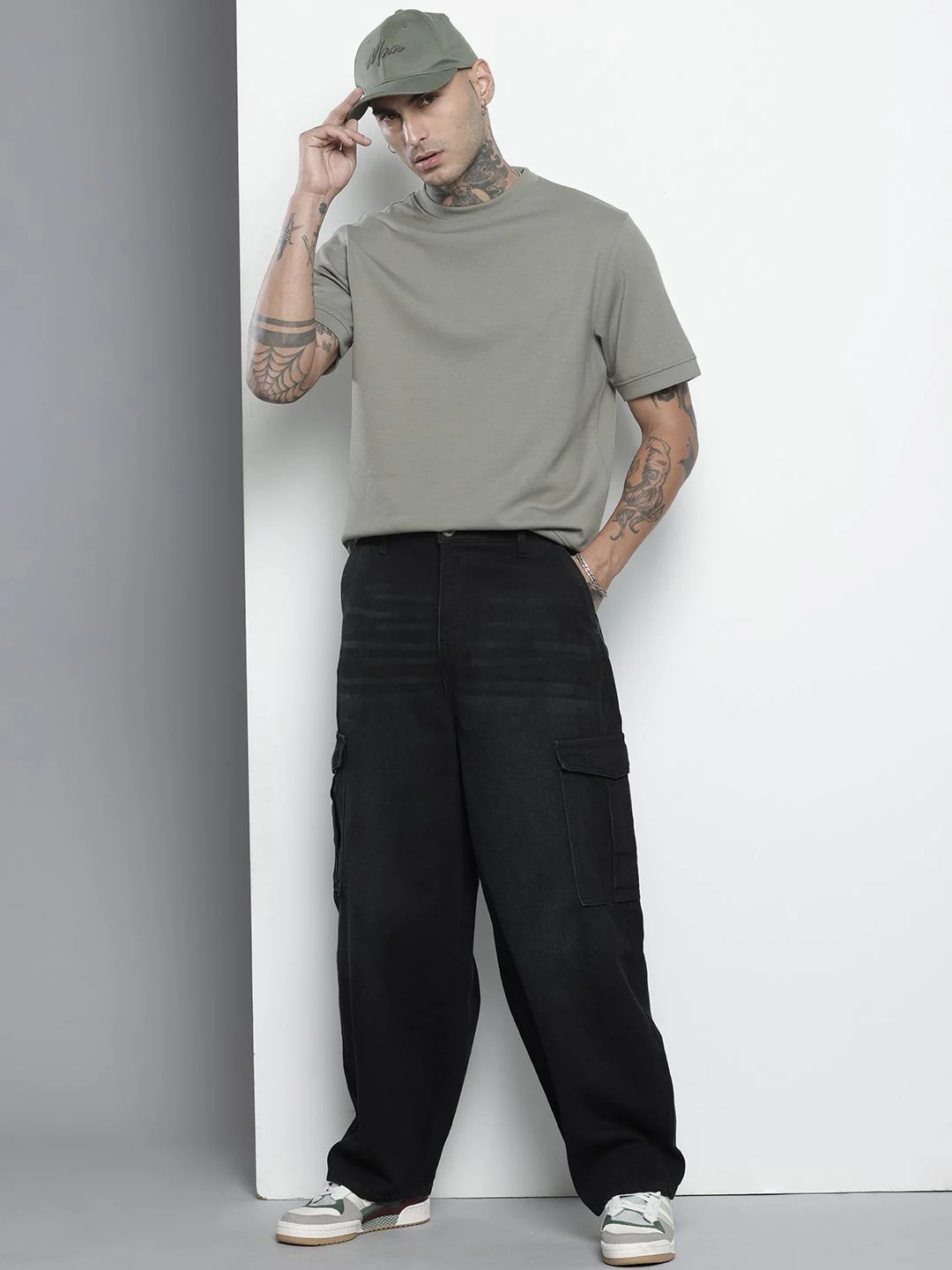 Men's Black Regular Fit Solid Utility Jeans - Image 2