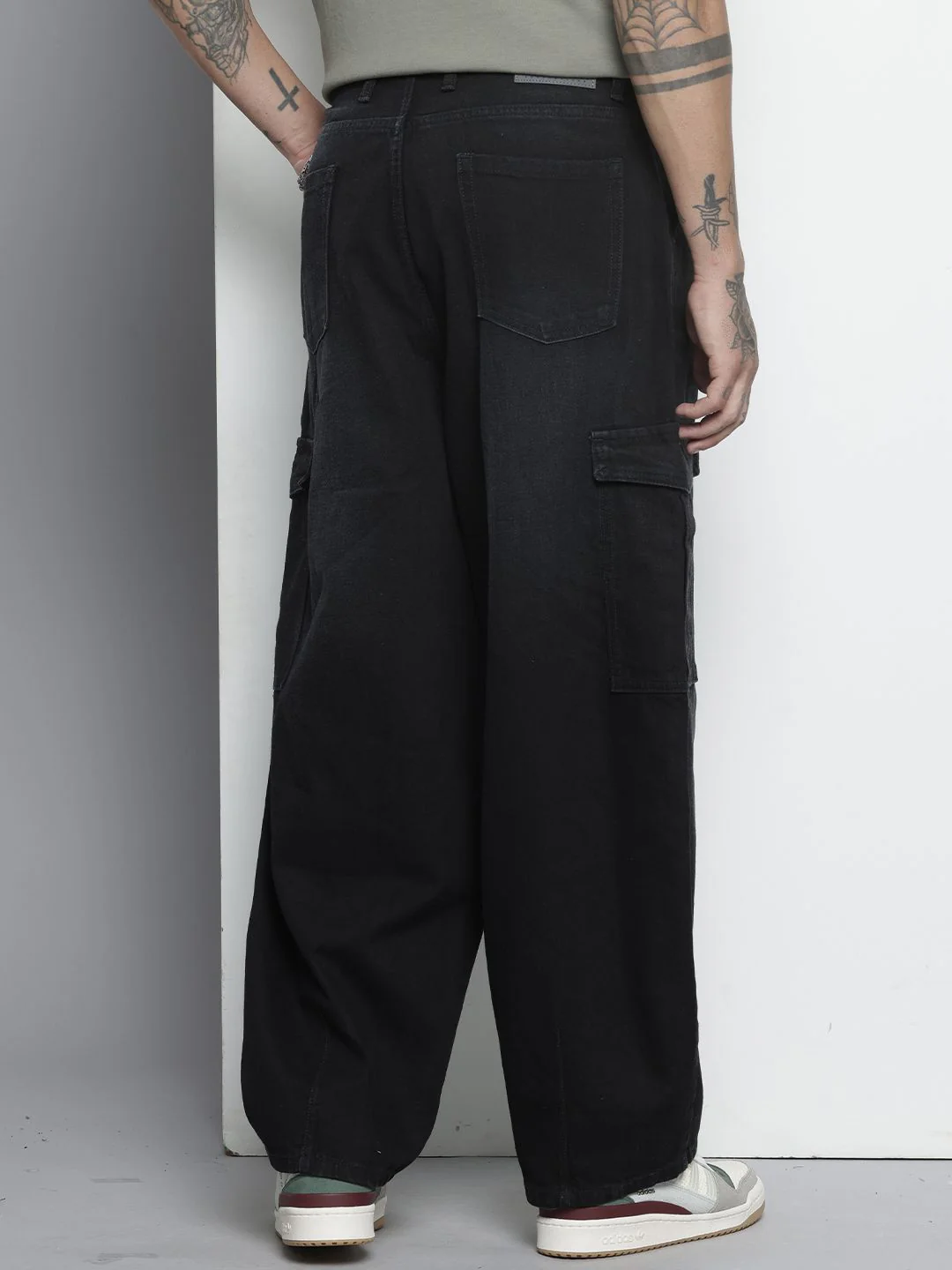 Men's Black Regular Fit Solid Utility Jeans - Image 3