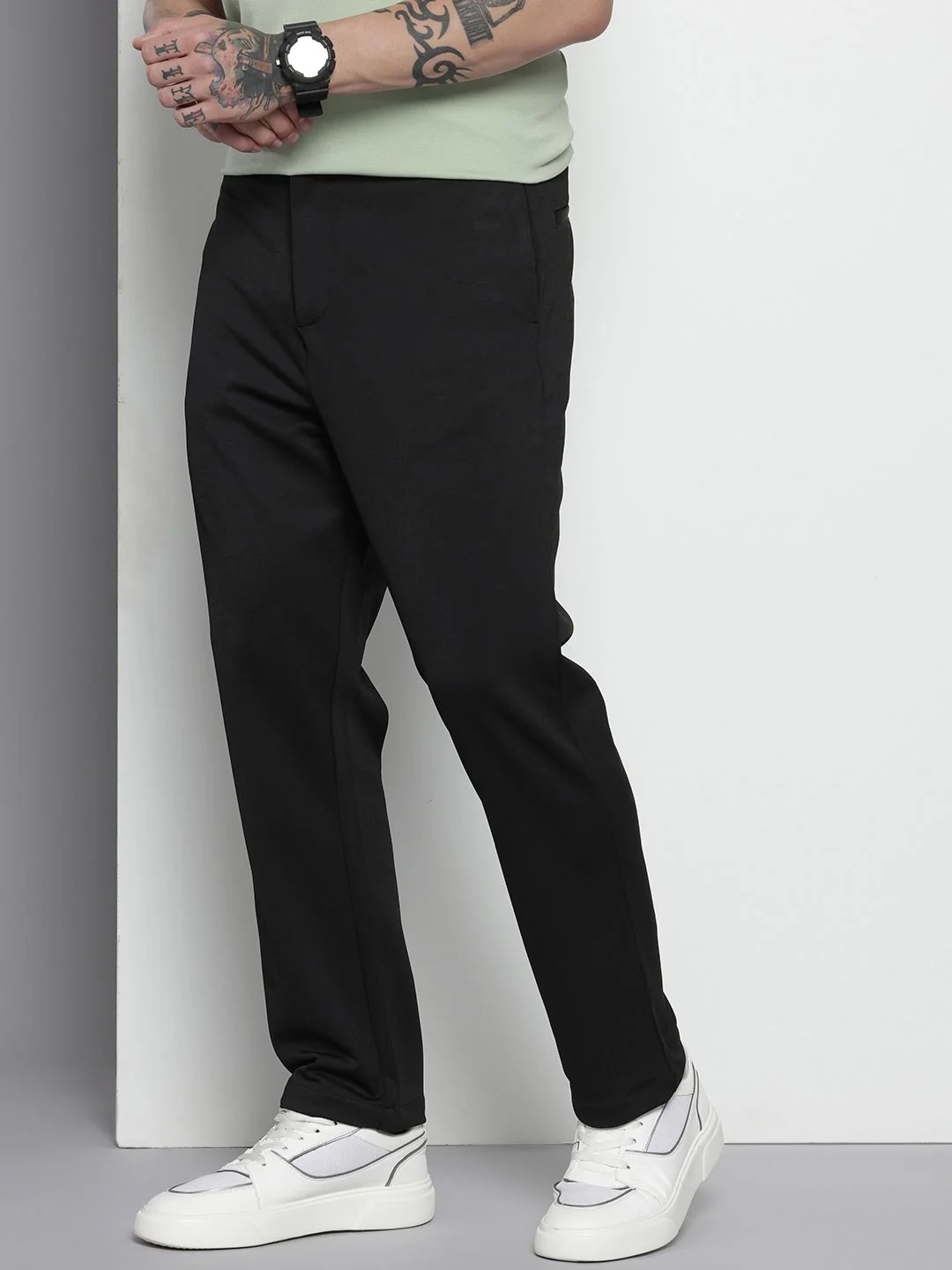 Men's Black Relaxed Fit Solid Casual Chinos - Image 2