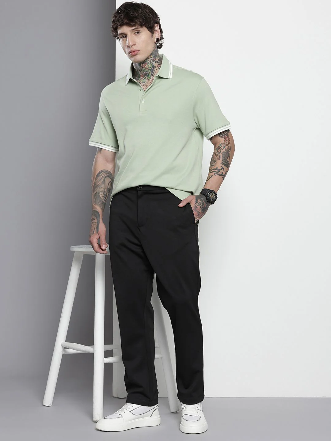 Men's Black Relaxed Fit Solid Casual Chinos - Image 4