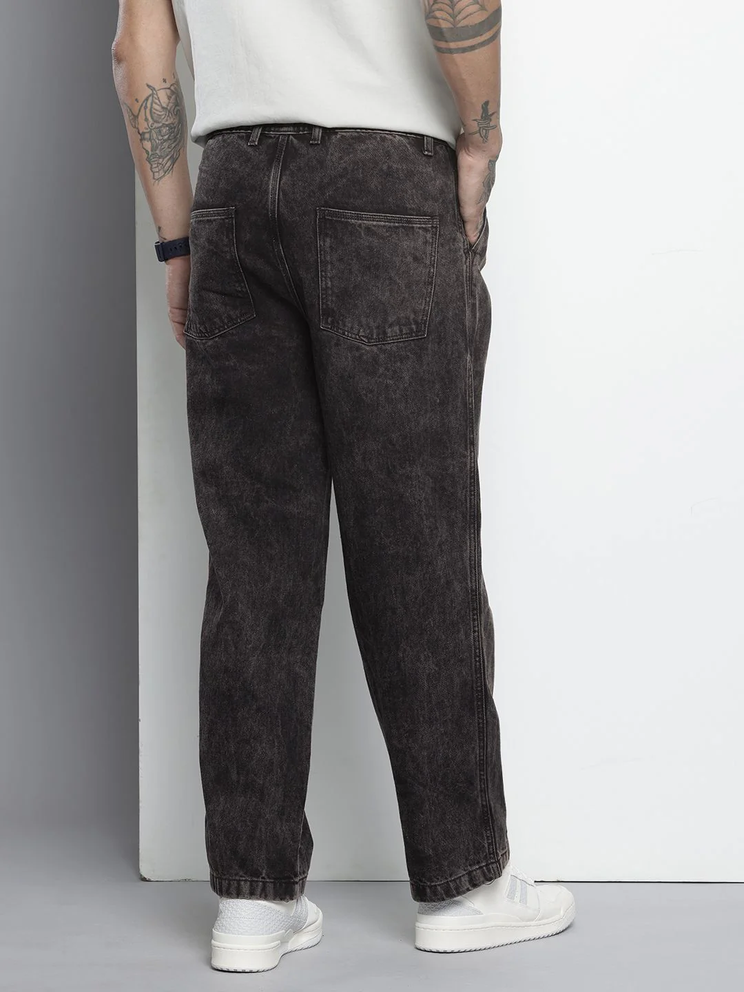 Men's Black Relaxed Fit Solid Utility Jeans - Image 4