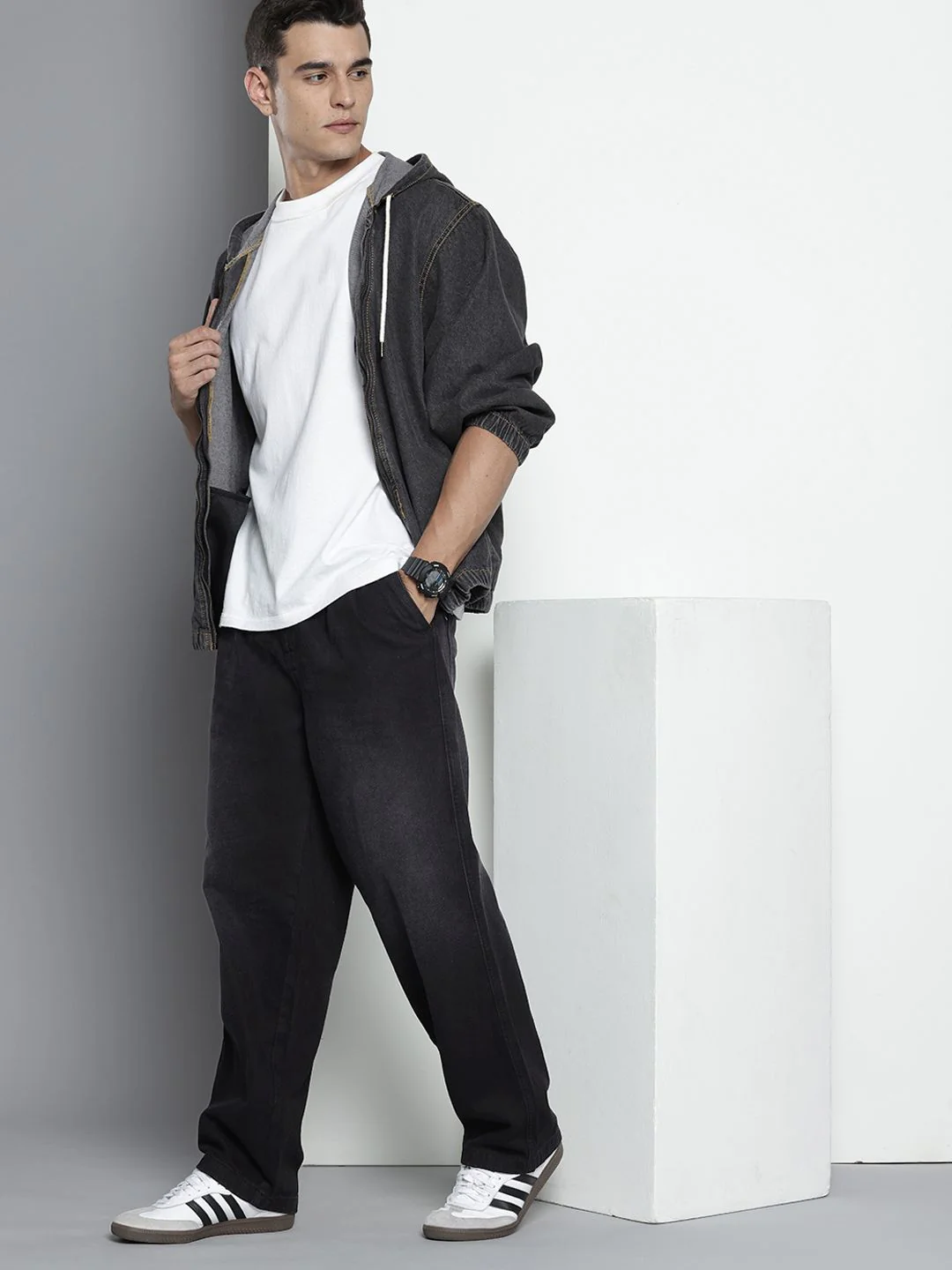 Men's Black Relaxed Fit Solid Utility Jeans - Image 2