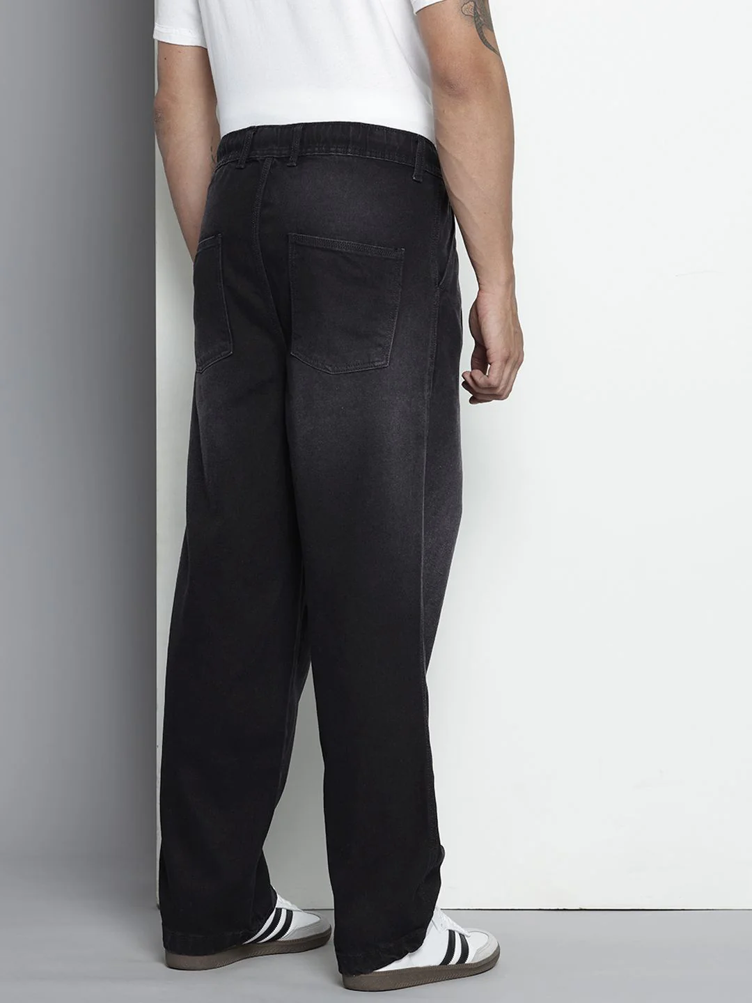 Men's Black Relaxed Fit Solid Utility Jeans - Image 4
