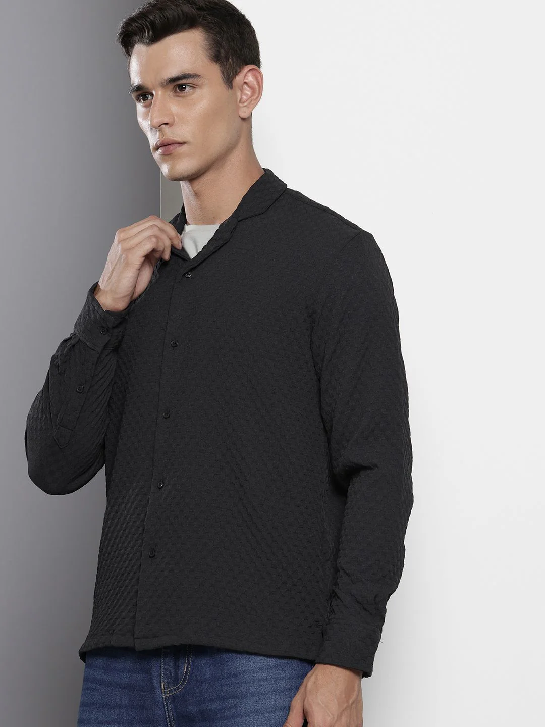 Men's Black Relaxed Fit Solid Textured Shirt - Image 2