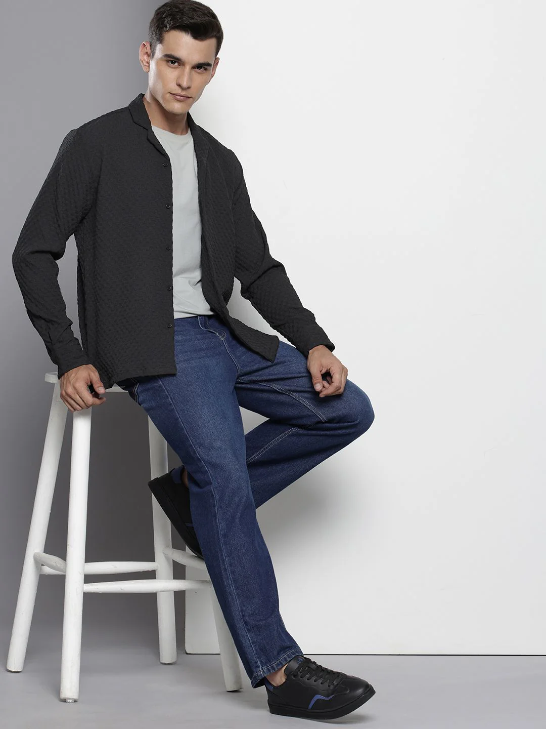 Men's Black Relaxed Fit Solid Textured Shirt - Image 5
