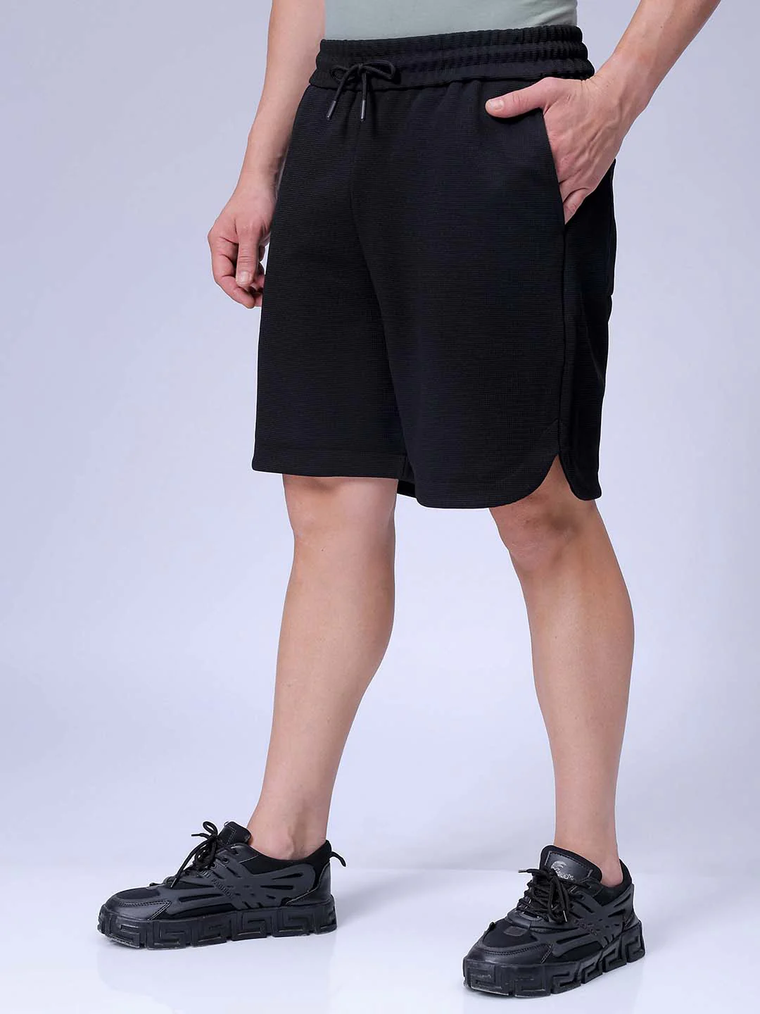 Men's Black Relaxed Fit Solid Casual Shorts - Image 2