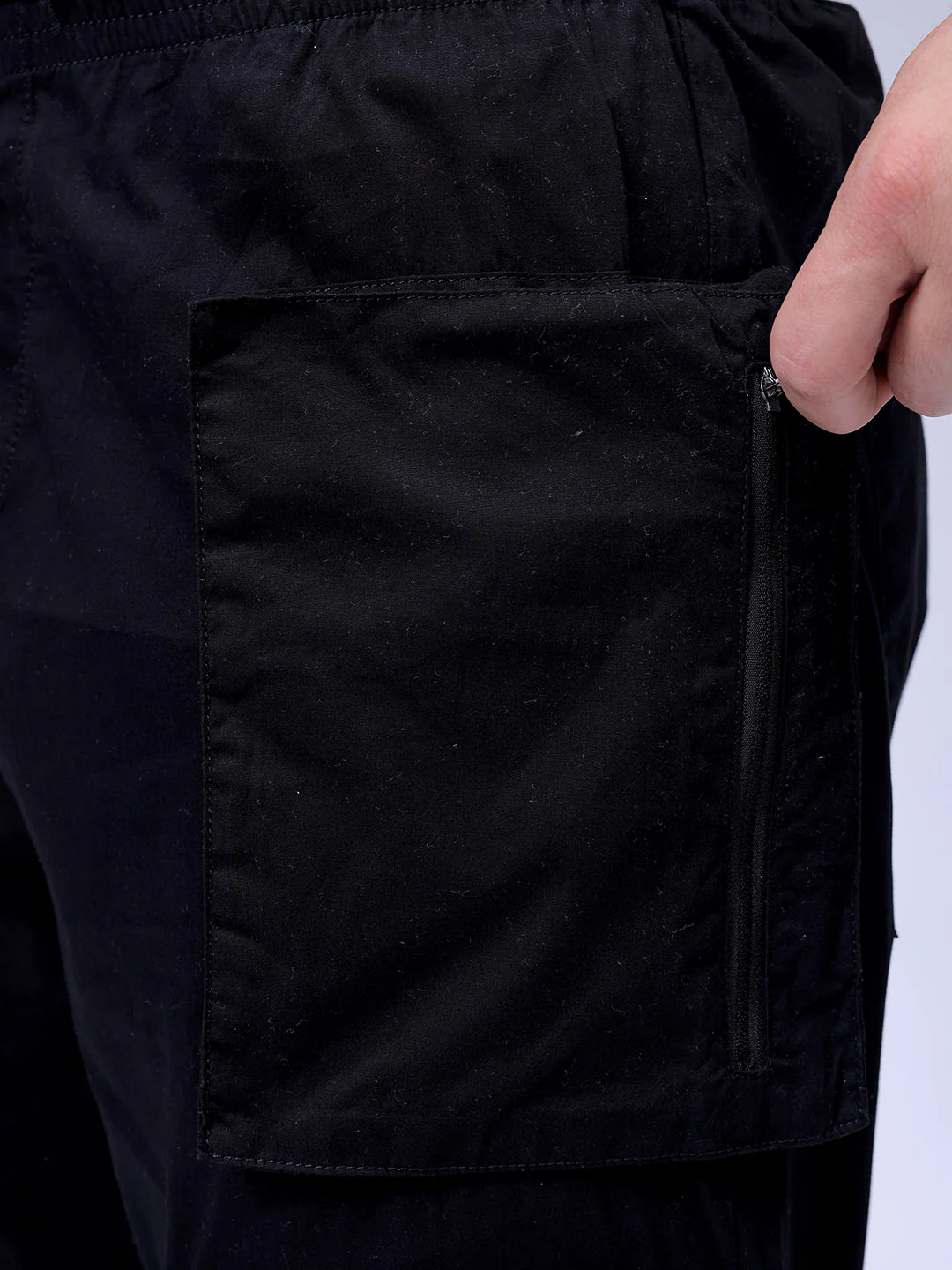 Men's Black Relaxed Fit Solid Utility Jogger - Image 7