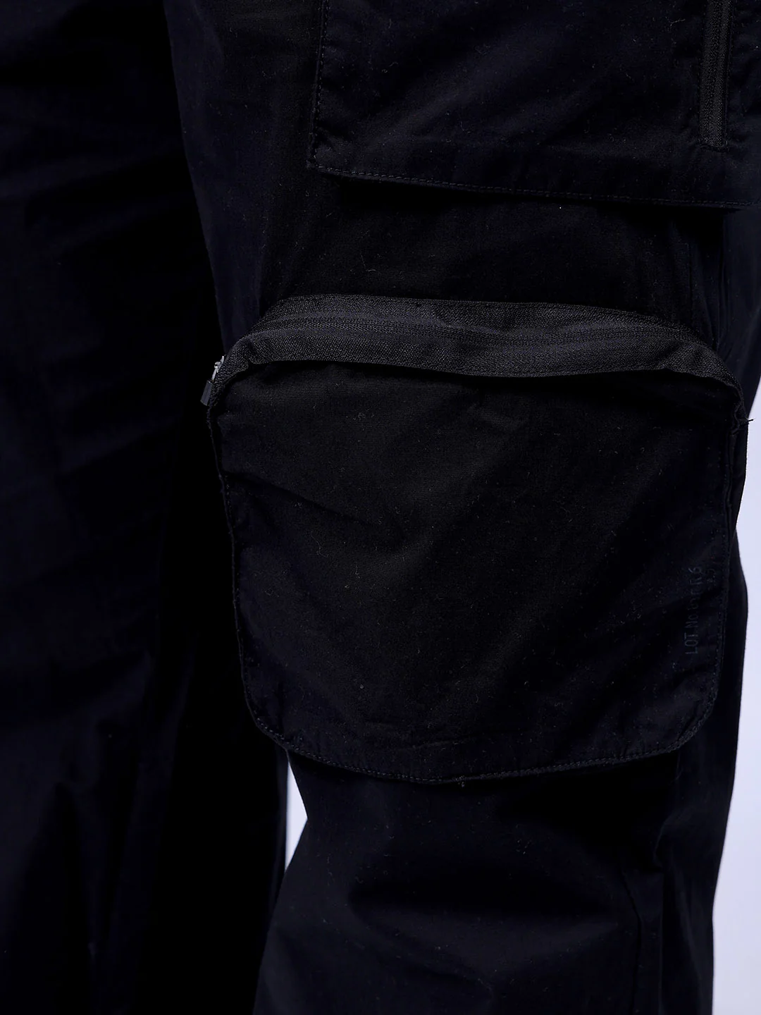 Men's Black Relaxed Fit Solid Utility Jogger - Image 8