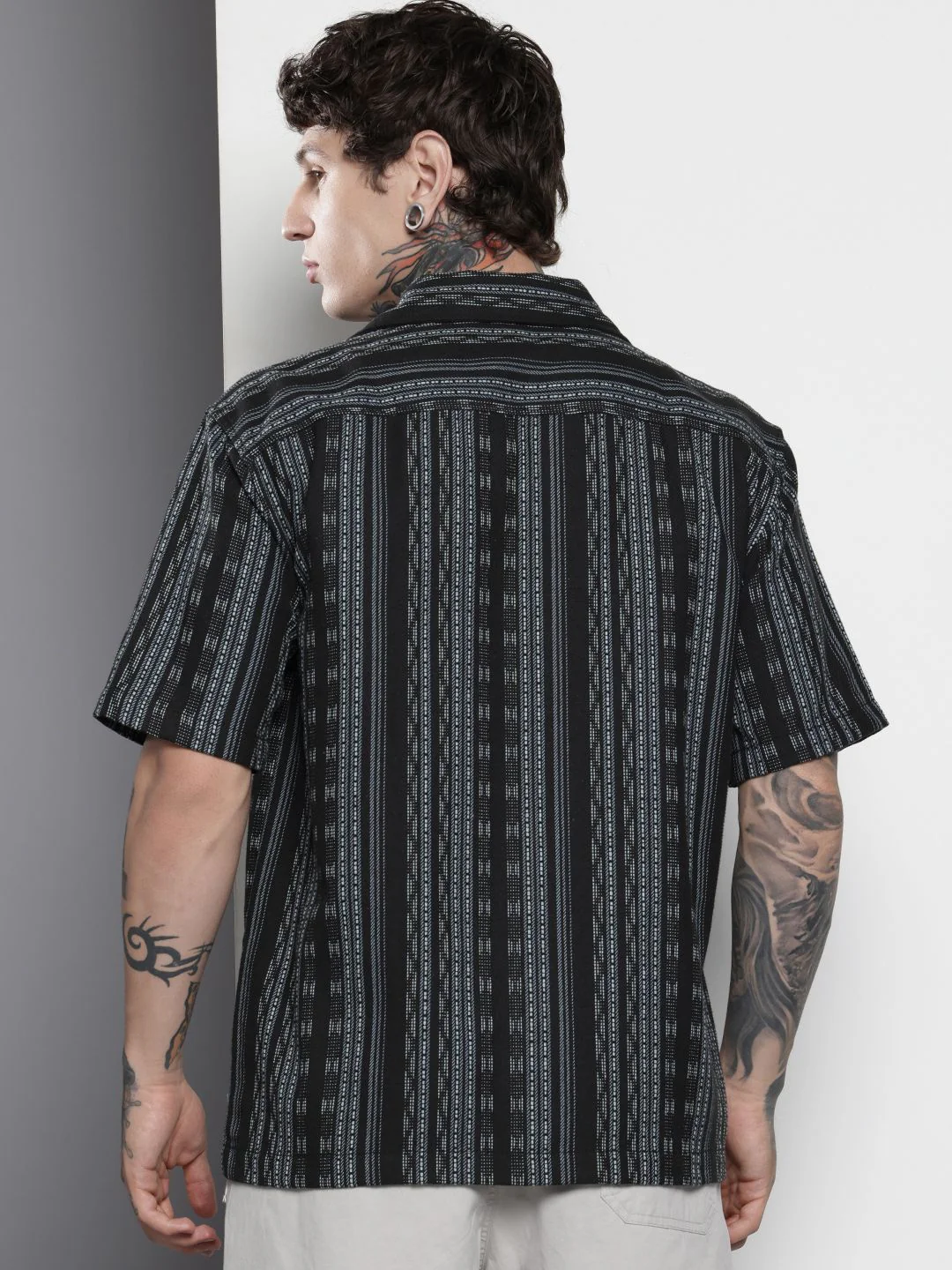 Men's Black Relaxed Fit Striped Resort Wear Shirt - Image 4