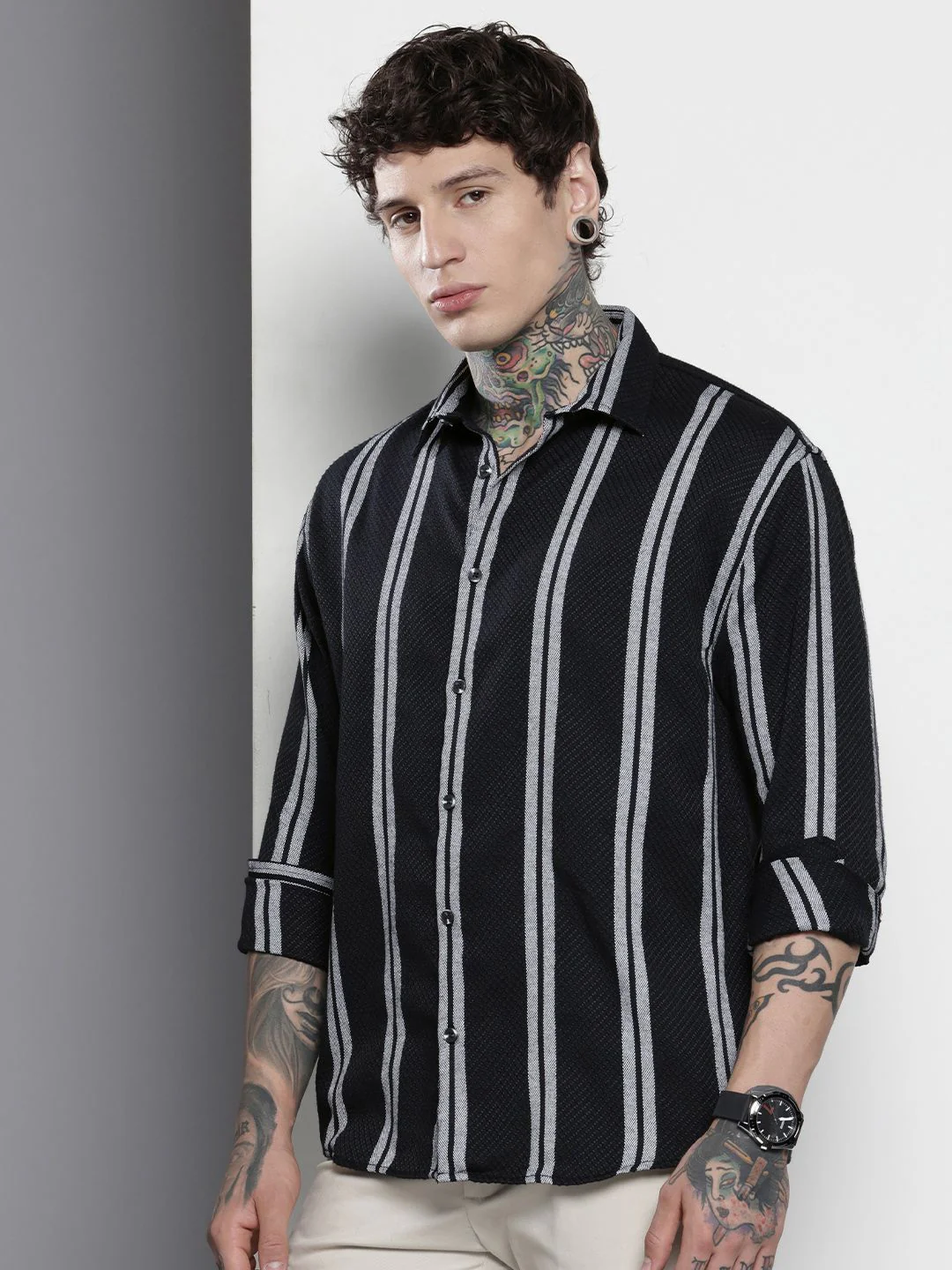 Men's Black Relaxed Fit Striped Casual Shirt - Image 2