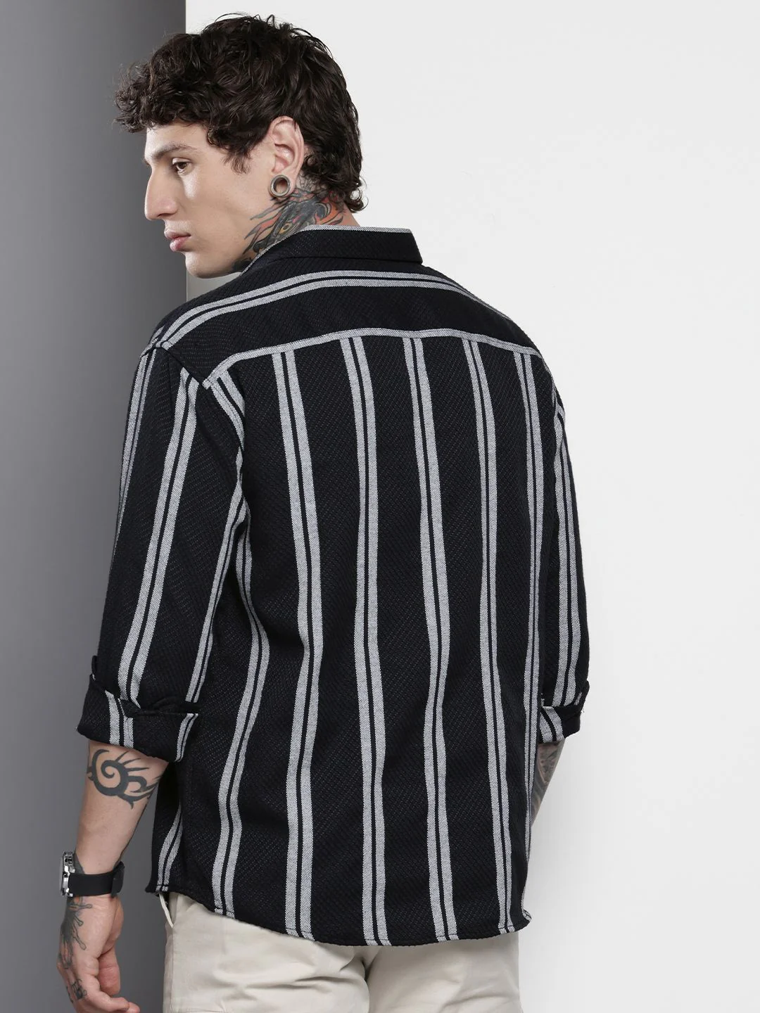 Men's Black Relaxed Fit Striped Casual Shirt - Image 4