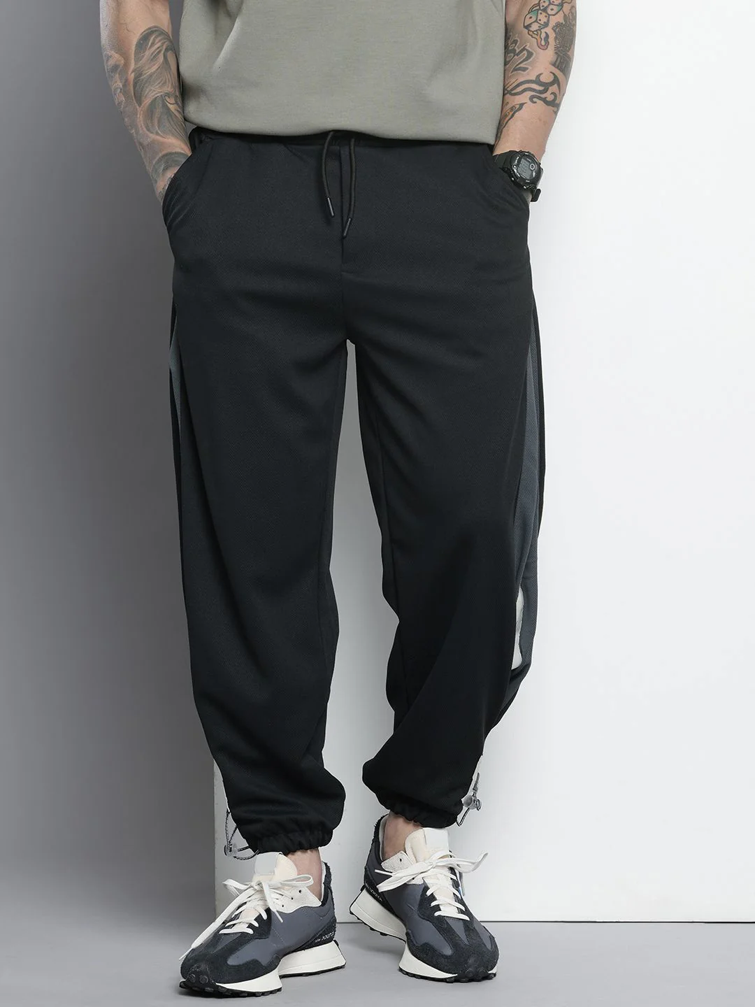 Men's Black Loose Fit Textured Street Wear Jogger - Image 3