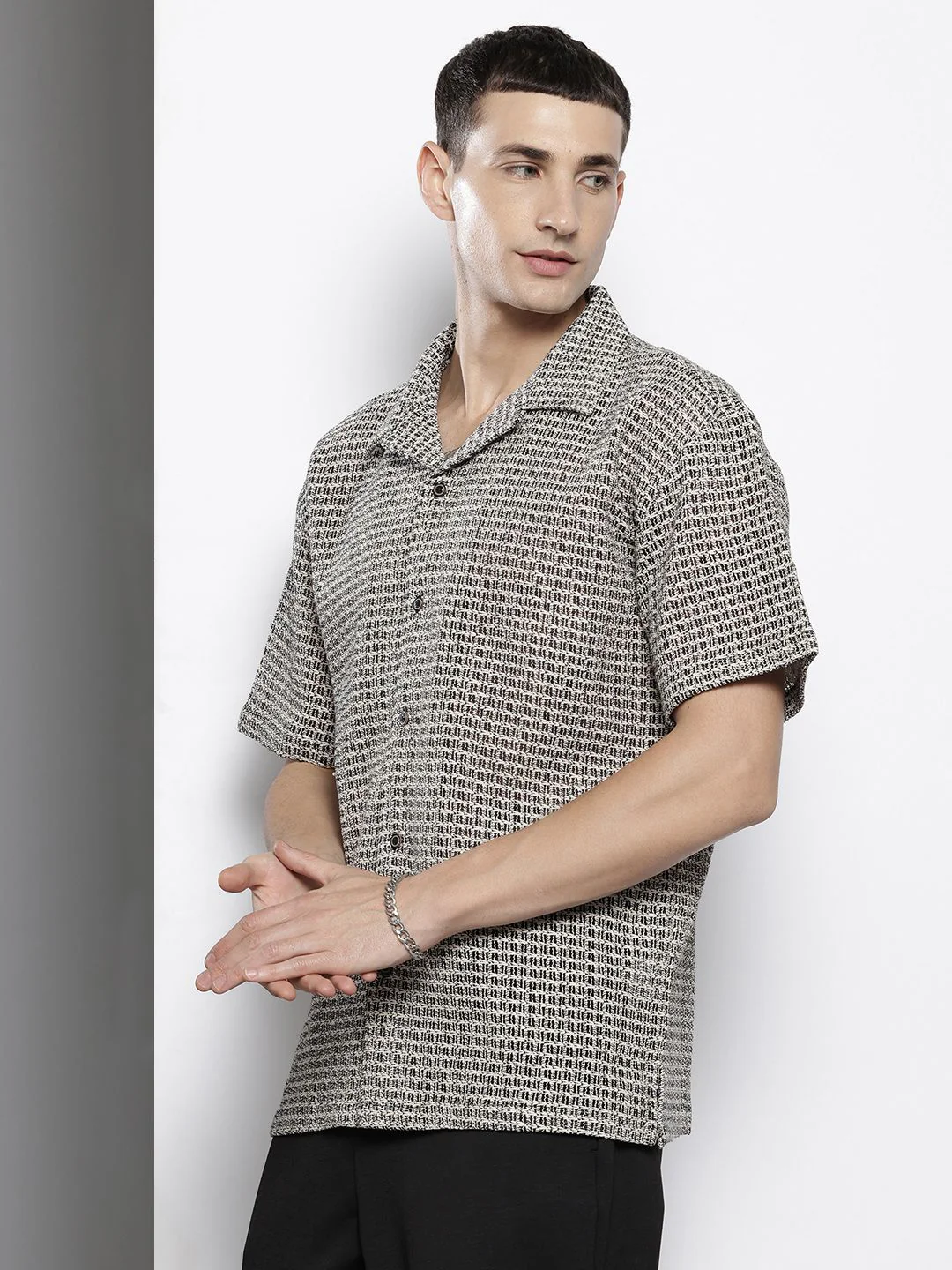 Men's Black Relaxed Fit Textured Resort Wear Shirt - Image 2