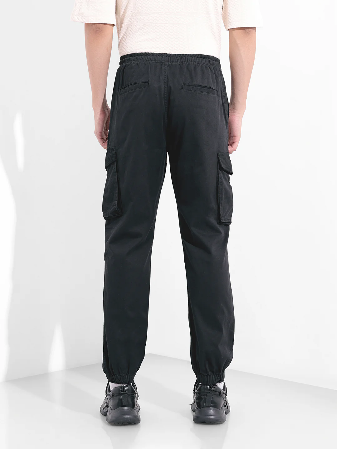 Men's Black Relaxed Fit Solid Utility Cargo - Image 4
