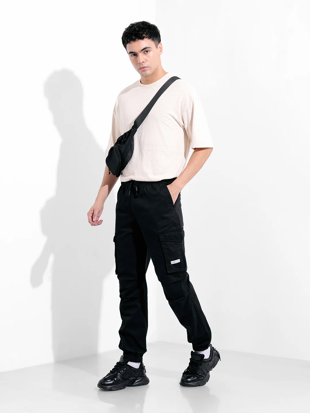 Men's Black Relaxed Fit Solid Utility Cargo - Image 7