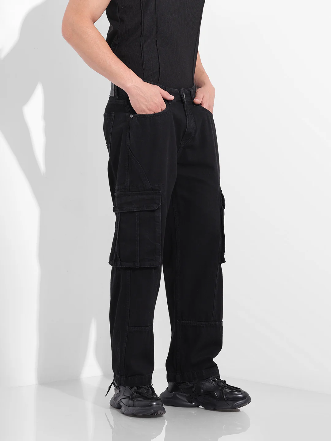 Men's Black Relaxed Fit Solid Utility Jeans - Image 3