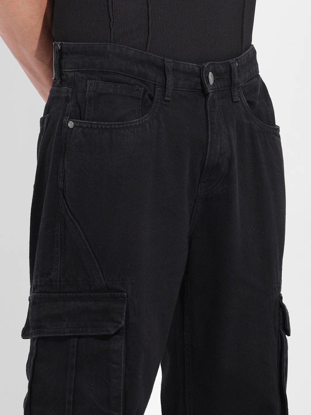 Men's Black Relaxed Fit Solid Utility Jeans - Image 5