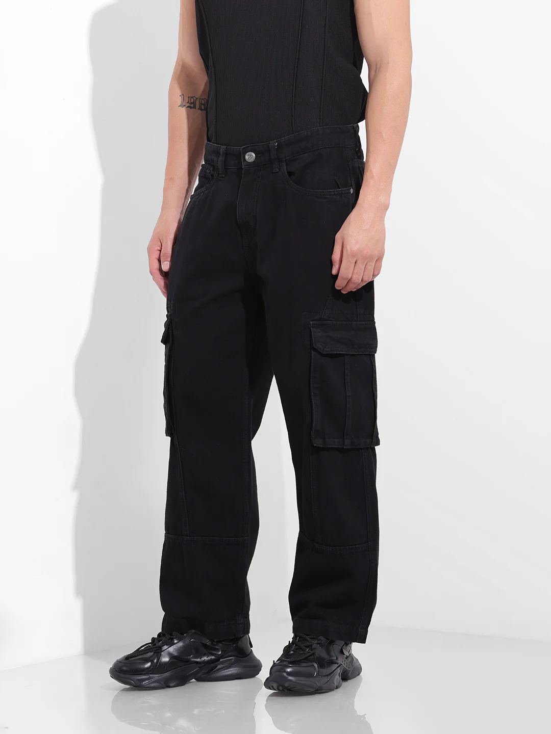 Men's Black Relaxed Fit Solid Utility Jeans - Image 7
