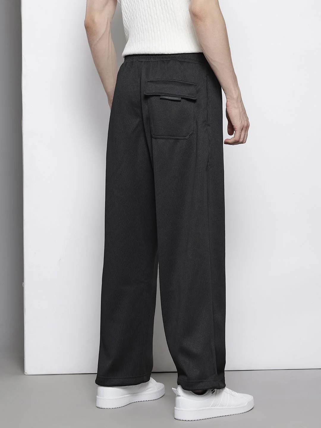Men's Black Relaxed Fit Solid Street Wear Jogger - Image 3