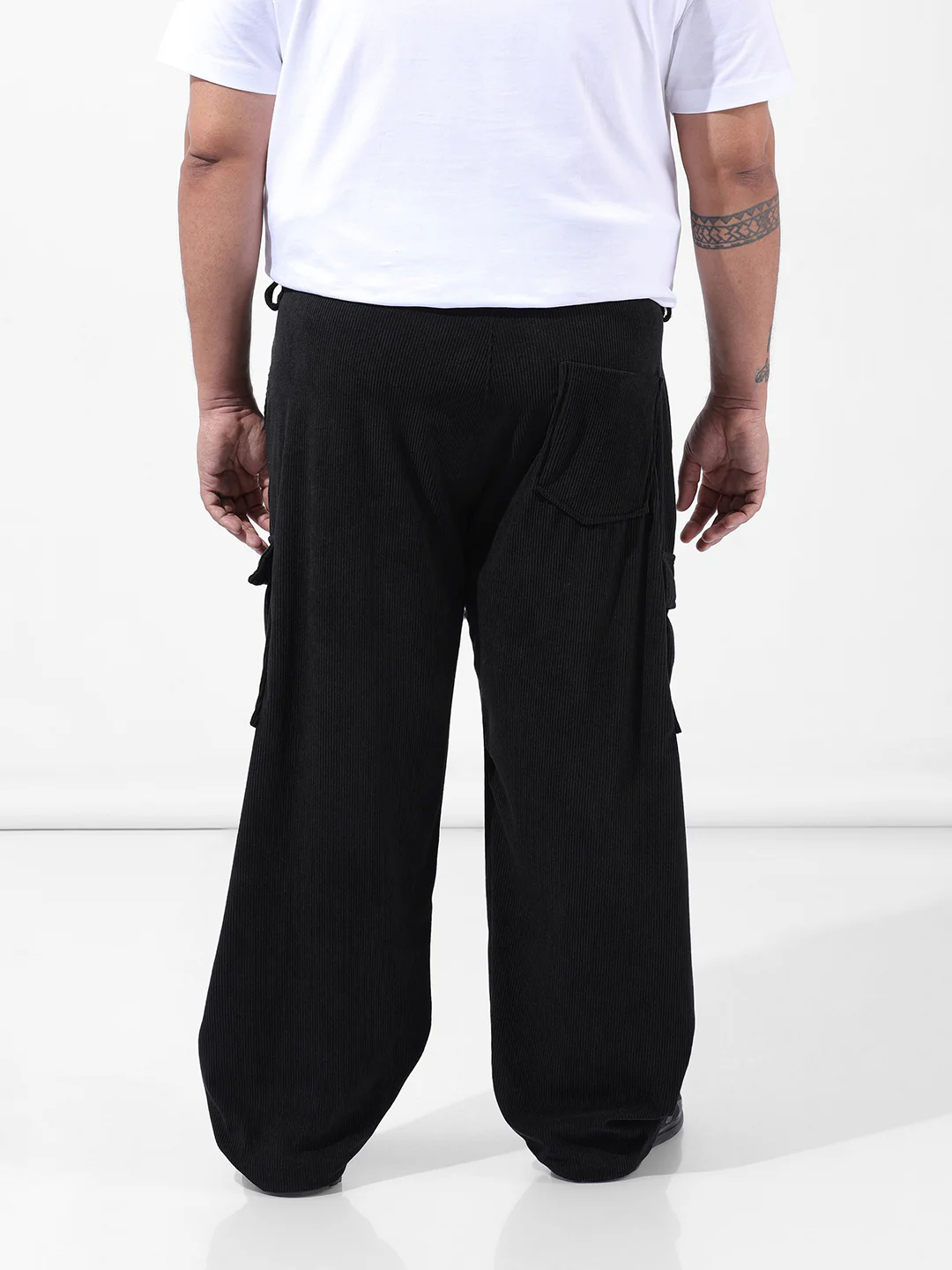 Men's Black Loose Cargo Utility Joggers - Image 4