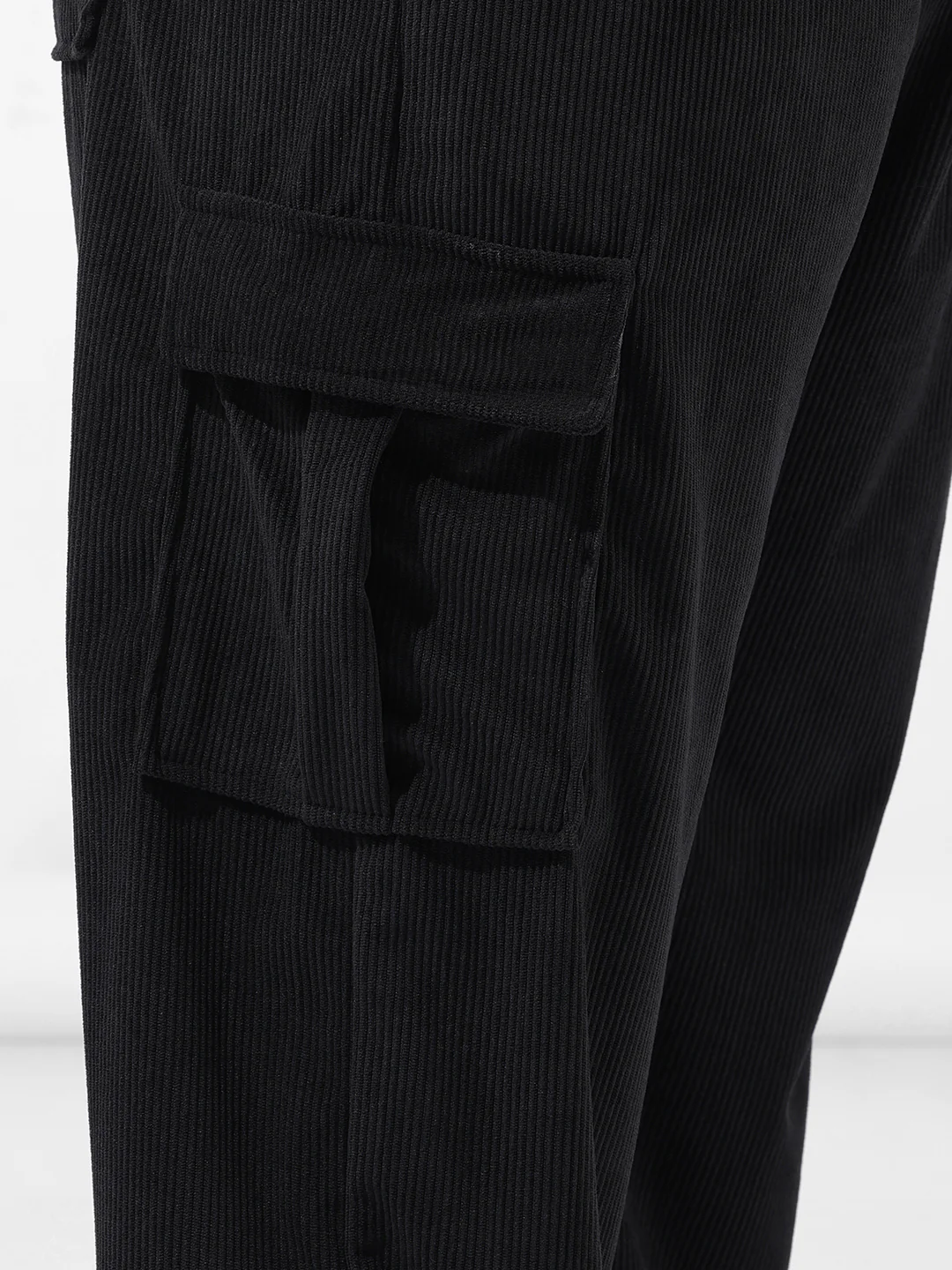 Men's Black Loose Cargo Utility Joggers - Image 7