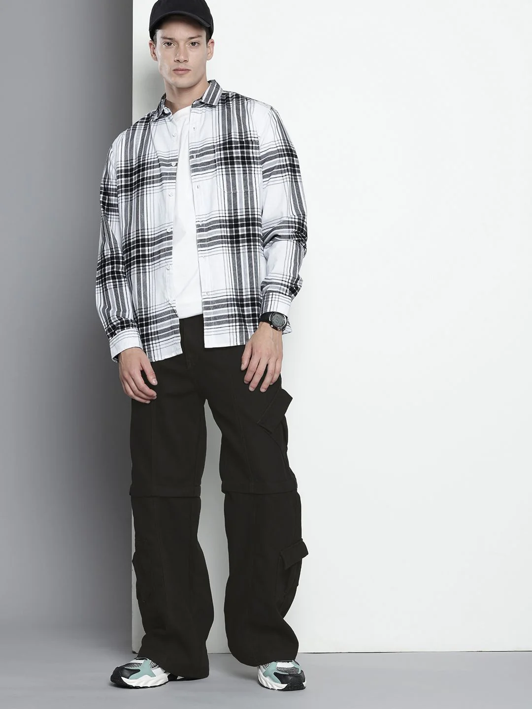 Men's Black Wide Leg Fit Solid Utility Jeans - Image 2