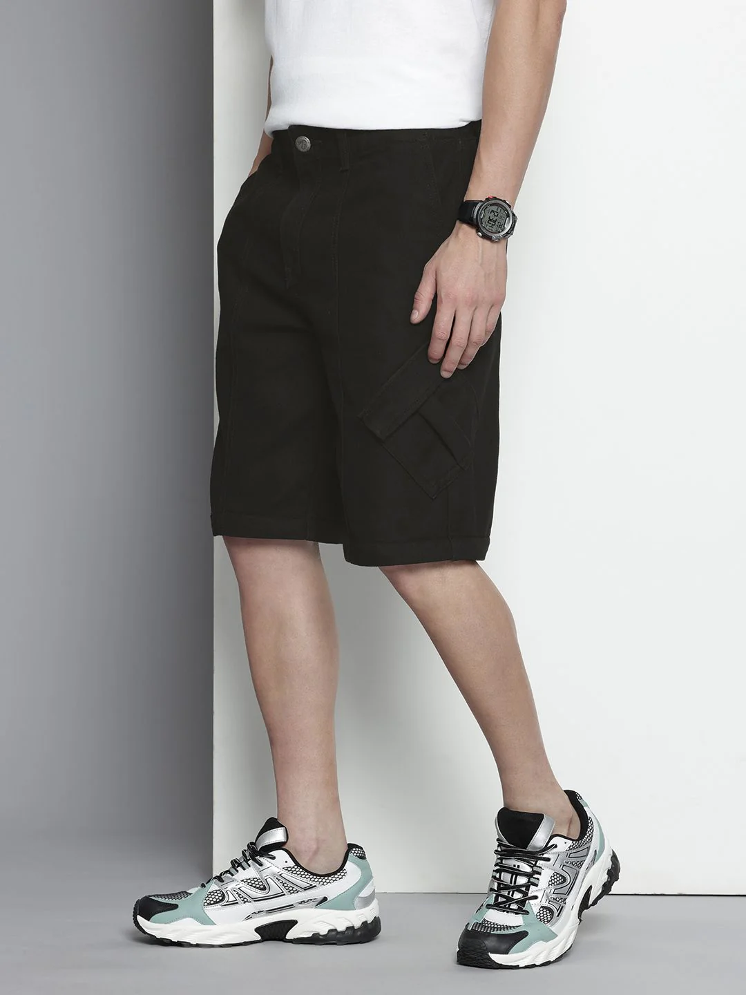 Men's Black Wide Leg Fit Solid Utility Jeans - Image 3