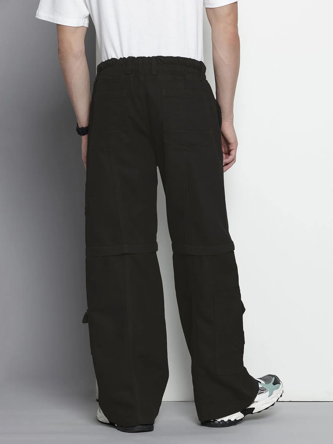 Men's Black Wide Leg Fit Solid Utility Jeans - Image 4