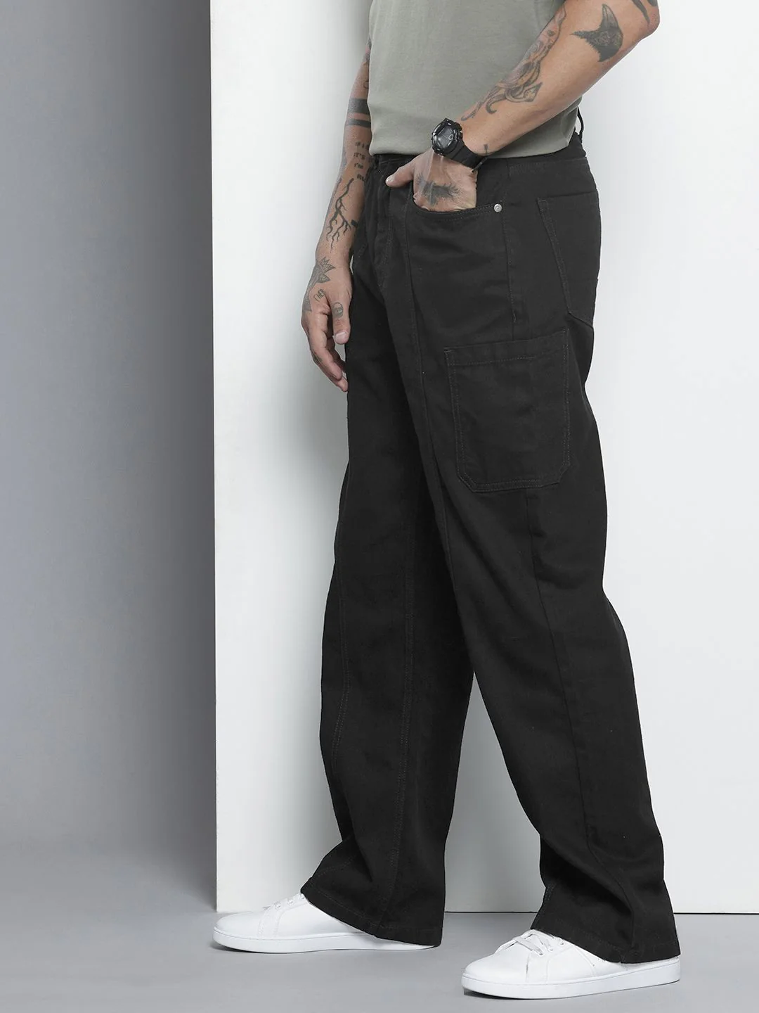 Men's Black Wide Leg Fit Solid Utility Jeans - Image 4