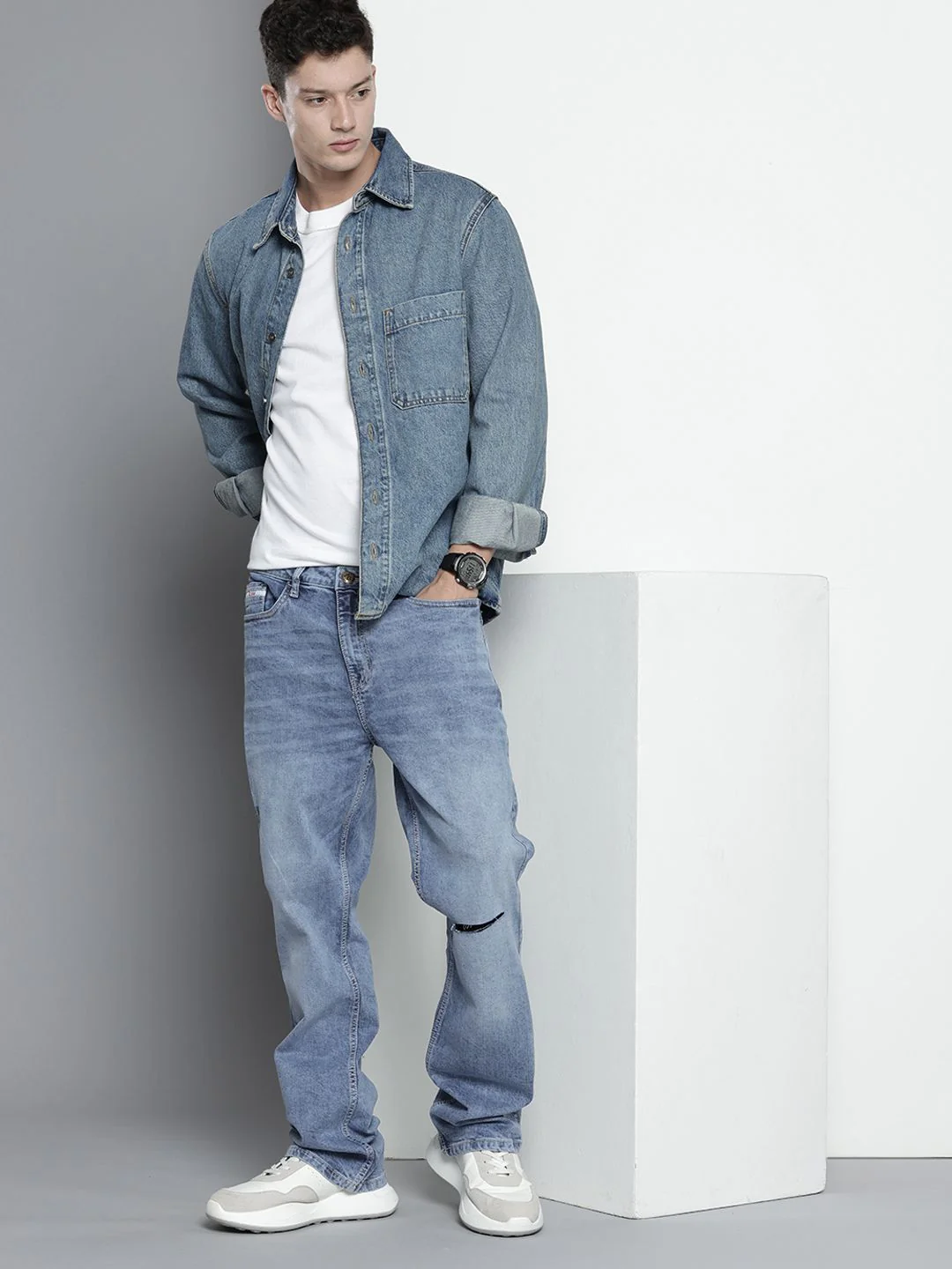 Men's Light Blue Slim Fit Solid Casual Jeans - Image 4