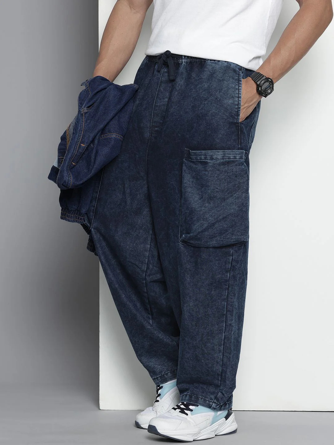 Men's Dark Blue Relaxed Fit Solid Utility Jeans - Image 2