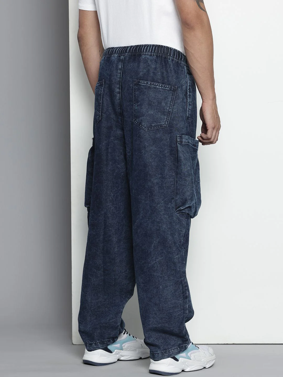 Men's Dark Blue Relaxed Fit Solid Utility Jeans - Image 4