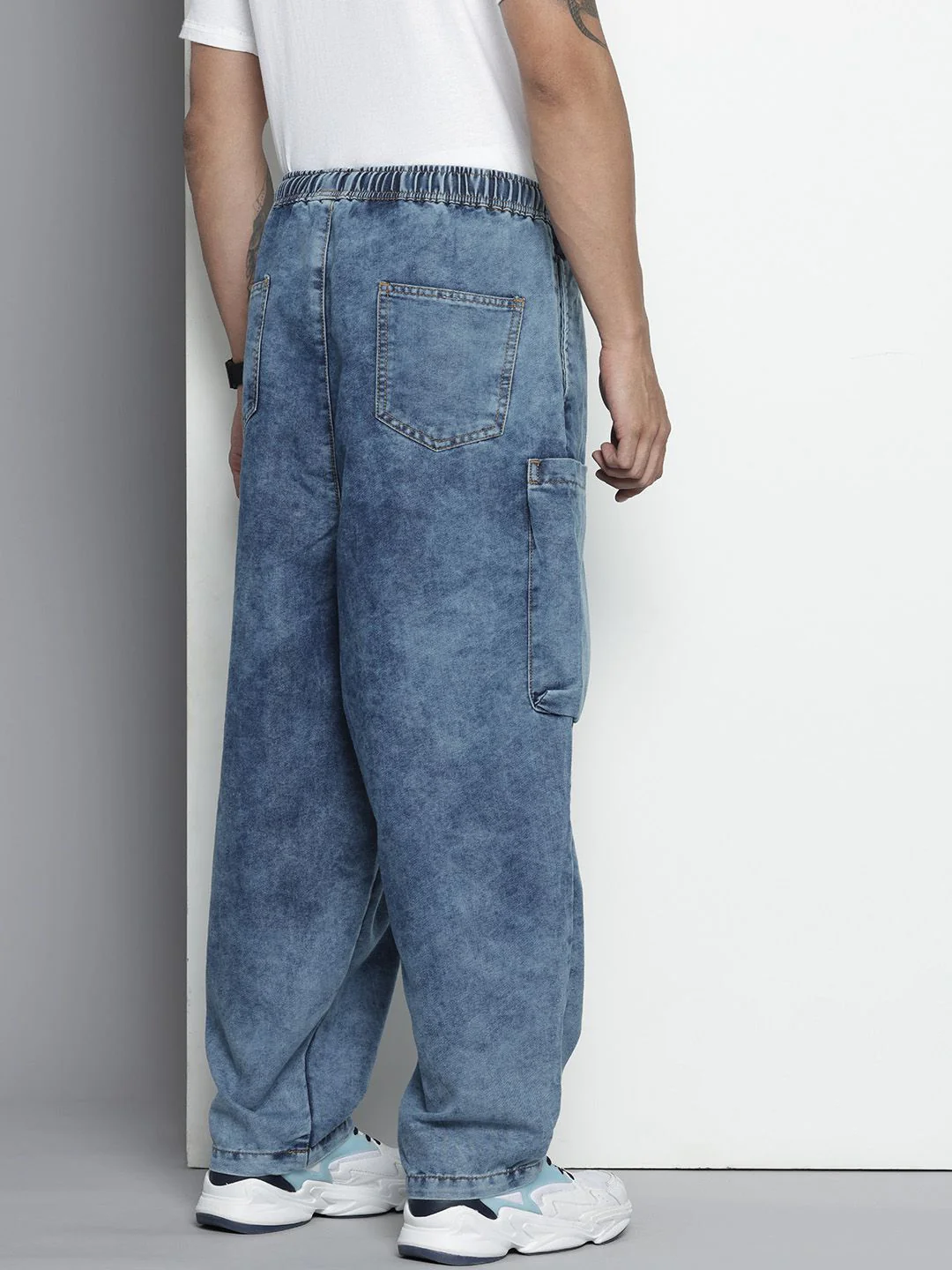 Men's Blue Relaxed Fit Solid Utility Jeans - Image 4