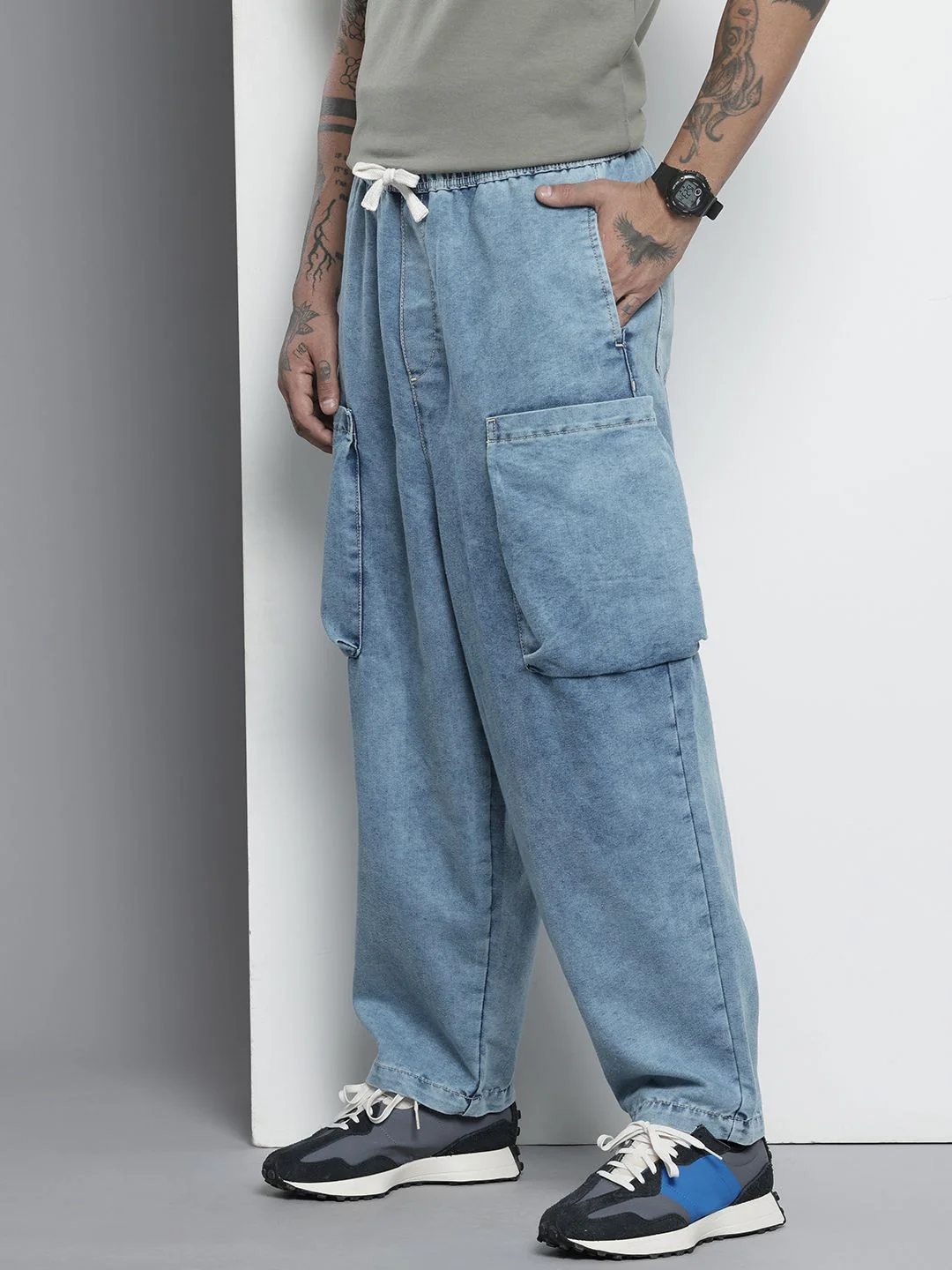 Men's Dark Blue Relaxed Fit Solid Utility Jeans - Image 3