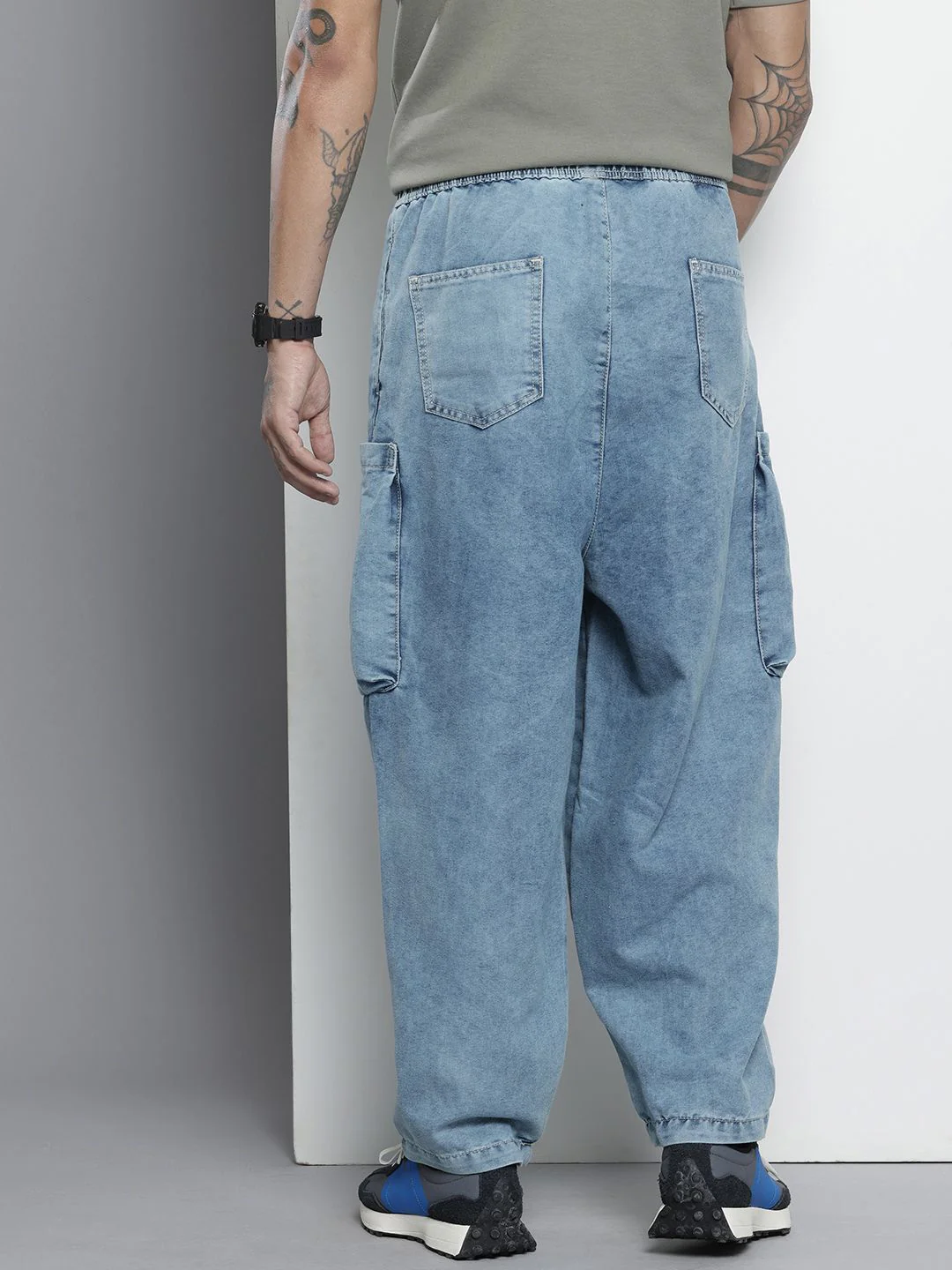Men's Dark Blue Relaxed Fit Solid Utility Jeans - Image 4