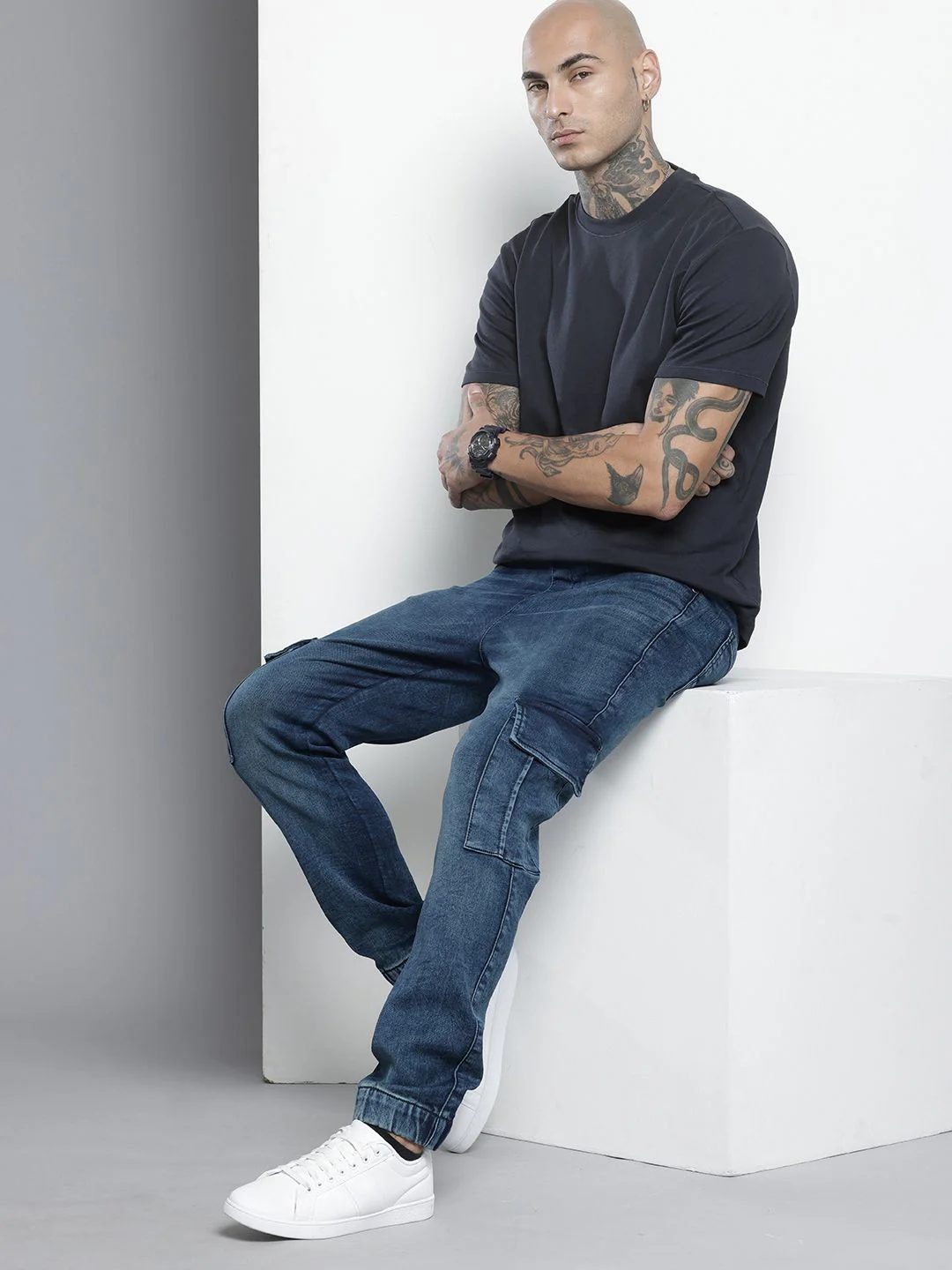 Men's Dark Blue Regular Fit Solid Utility Jeans - Image 3