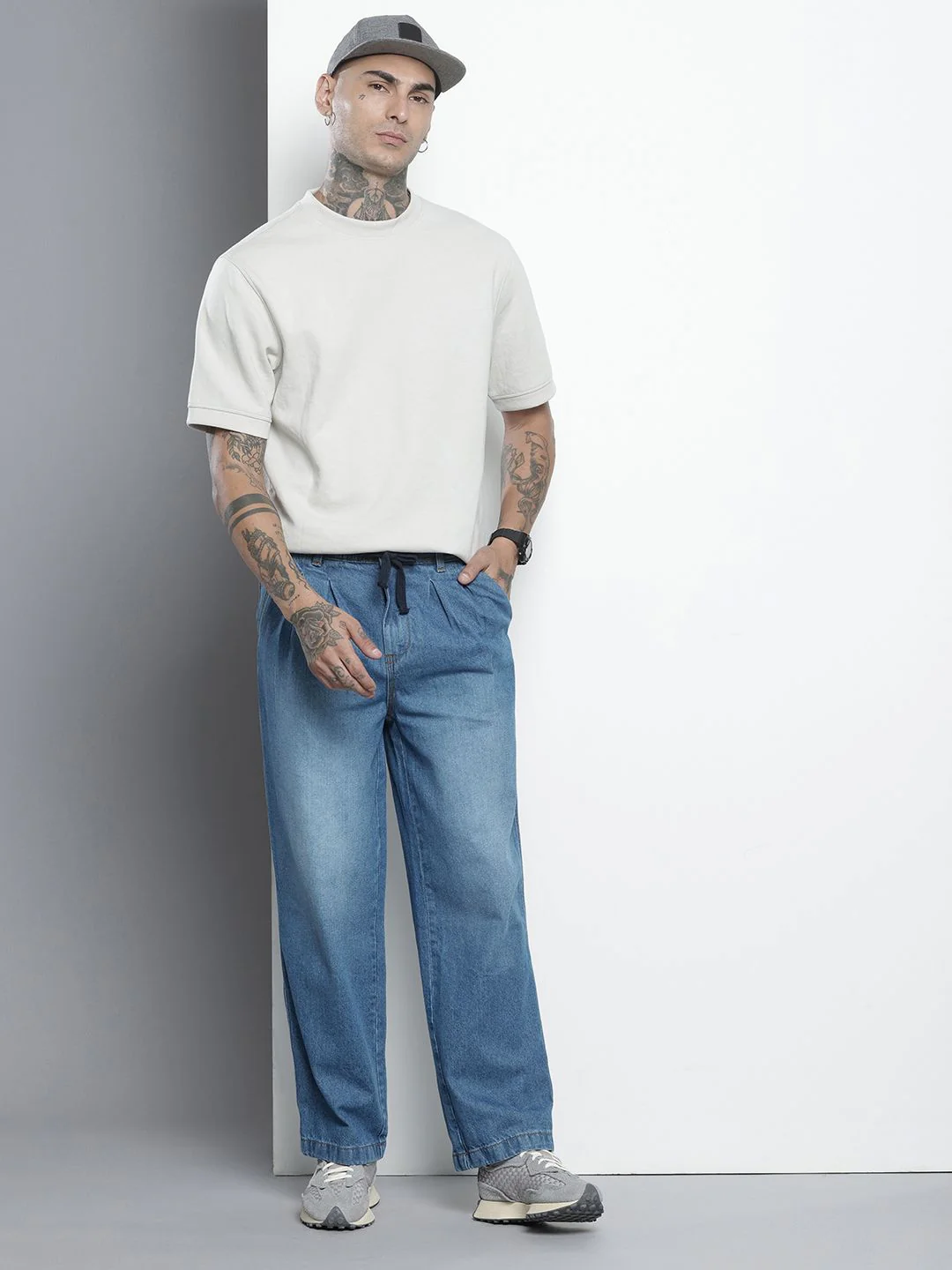 Men's Blue Relaxed Fit Solid Utility Jeans - Image 2